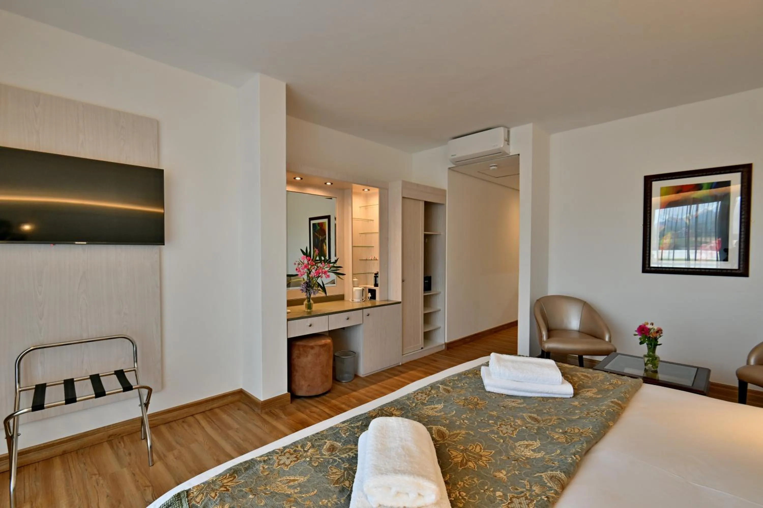 Bedroom, Bed in Val Du Charron Wine & Leisure Estate