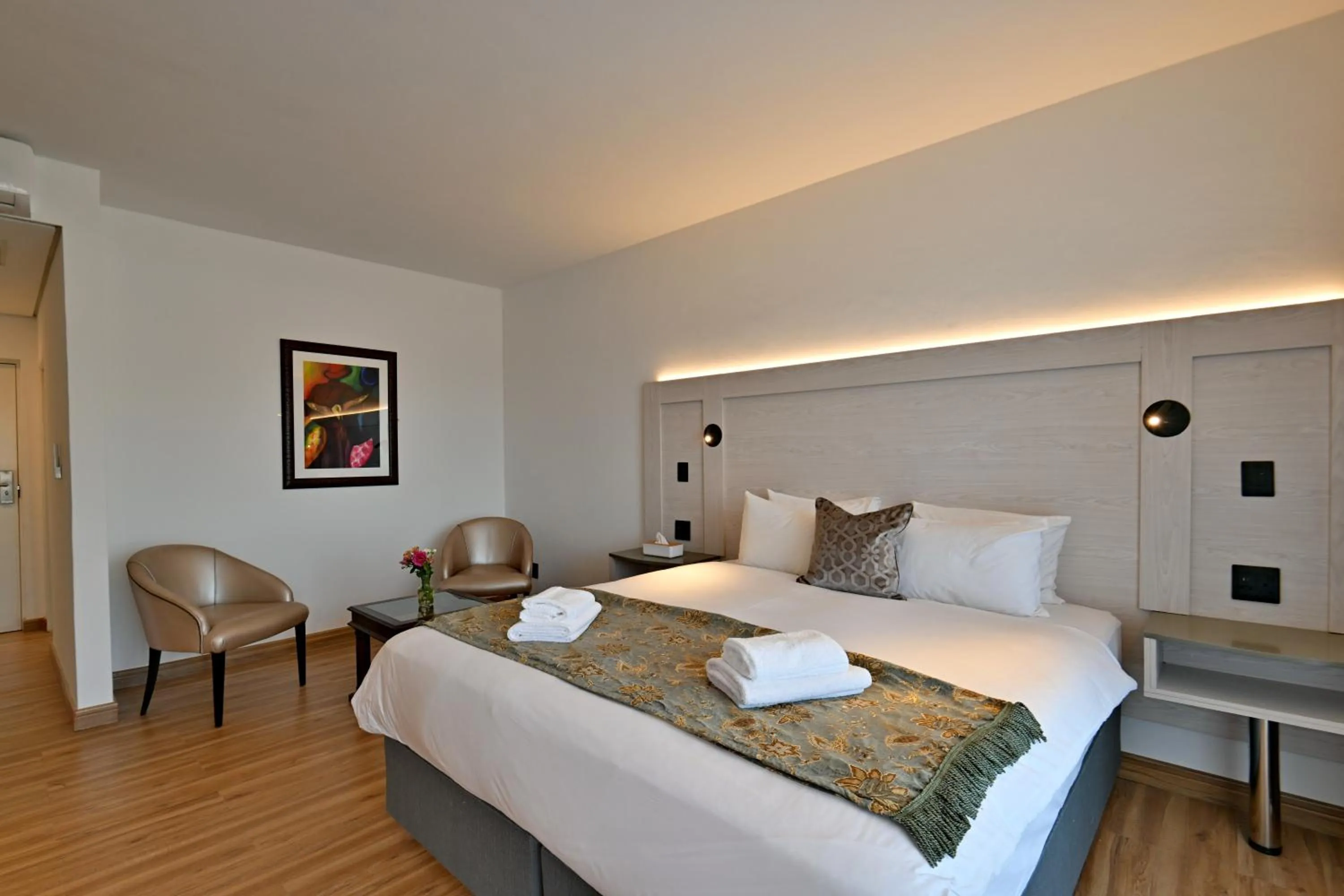 Photo of the whole room, Bed in Val Du Charron Wine & Leisure Estate