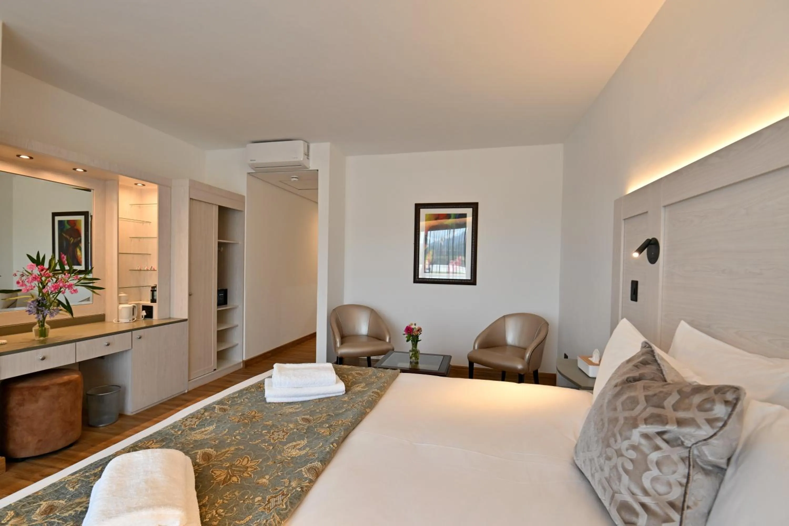 Bedroom, Bed in Val Du Charron Wine & Leisure Estate