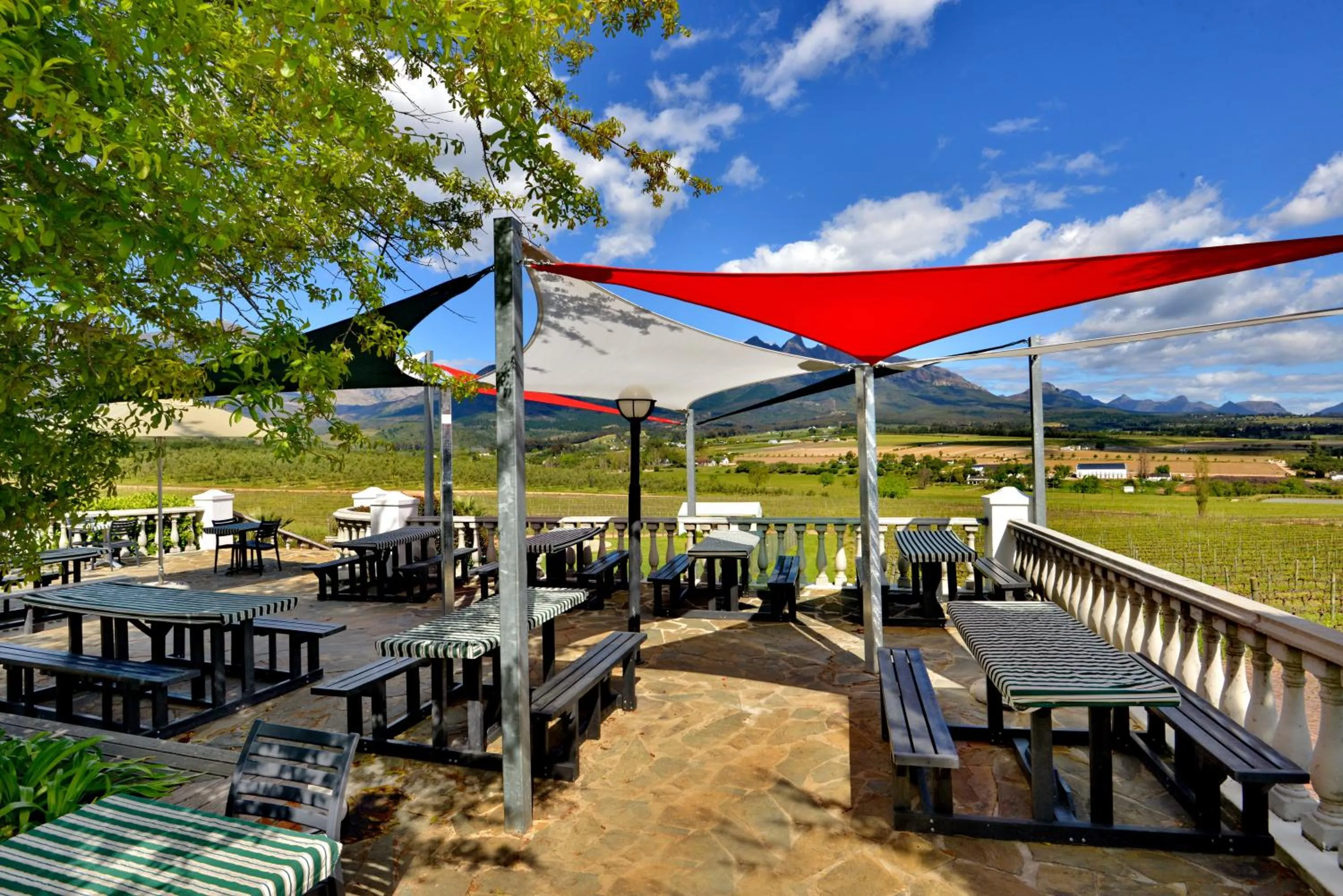 Restaurant/places to eat in Val Du Charron Wine & Leisure Estate