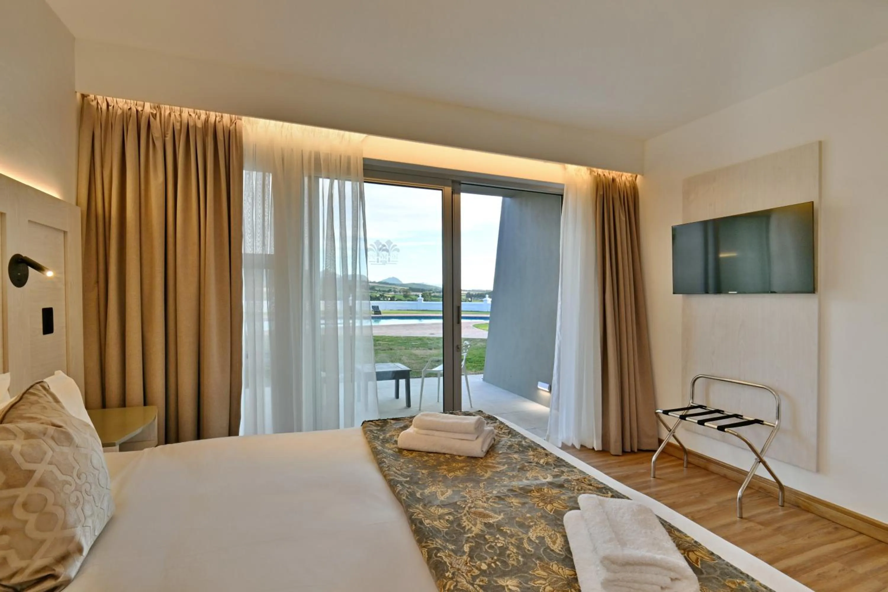 Bedroom, Bed in Val Du Charron Wine & Leisure Estate