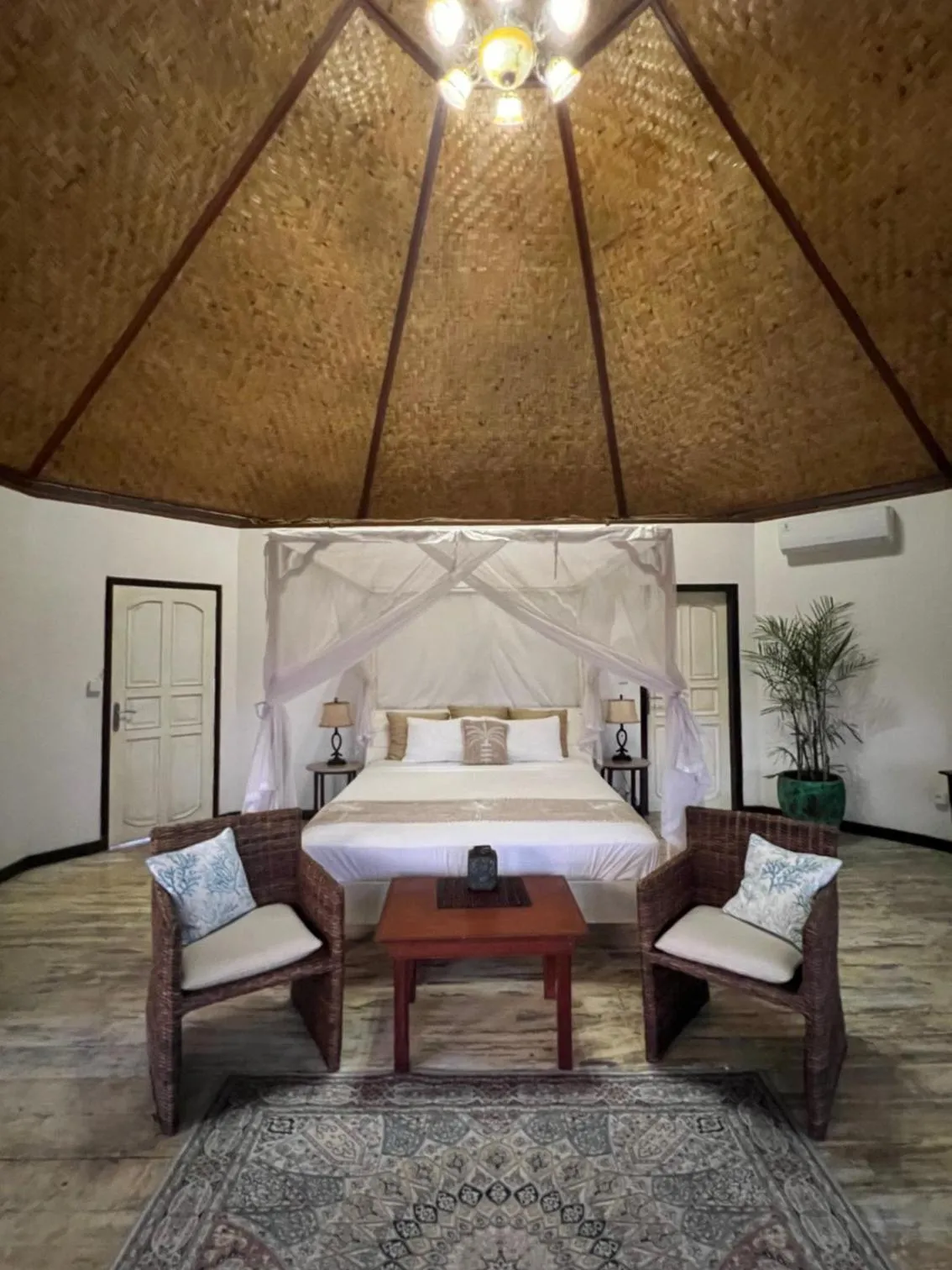 Photo of the whole room, Bed in The Palms - Seraya Shores Retreat Bali