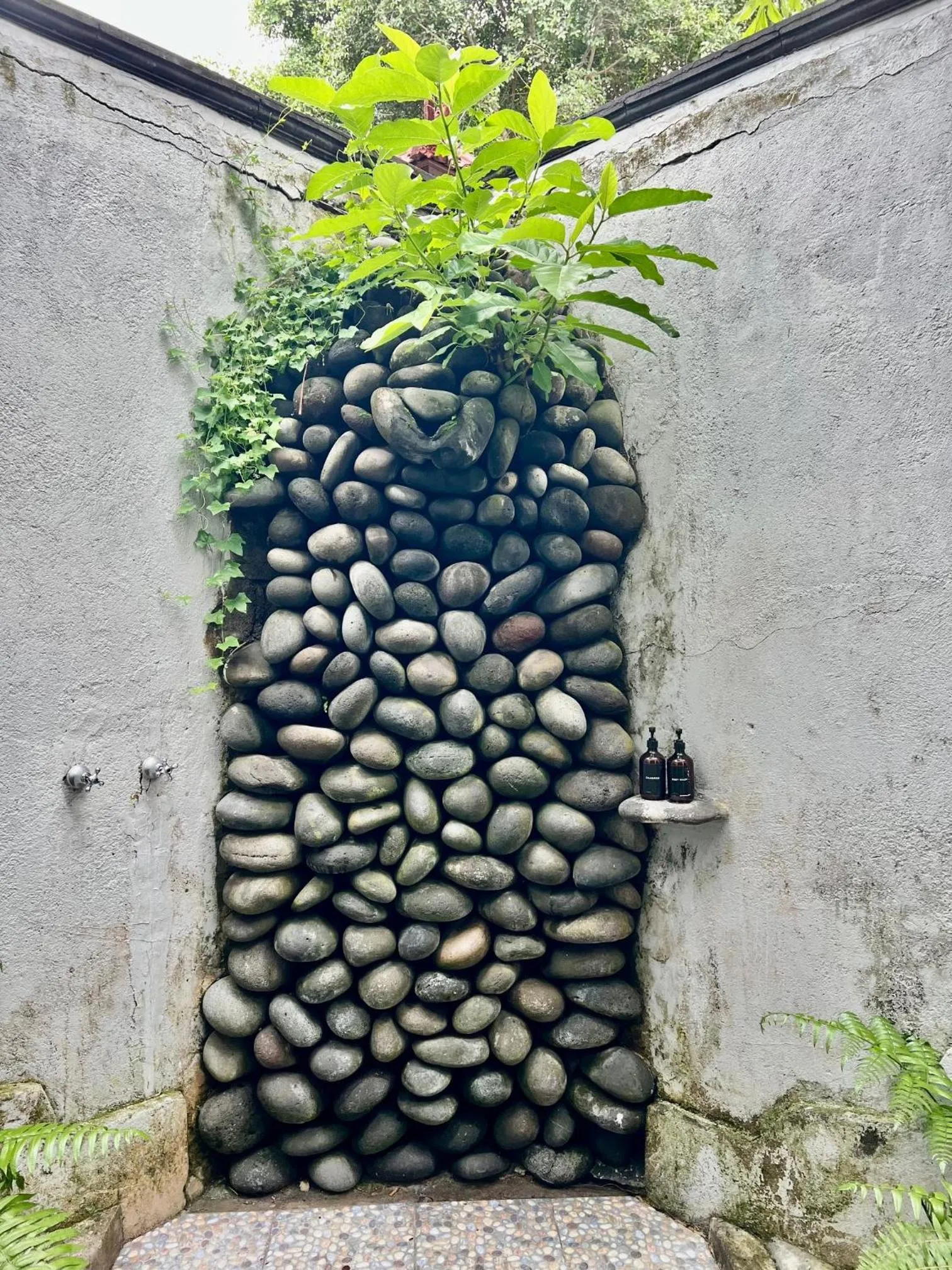 Shower in The Palms - Seraya Shores Retreat Bali