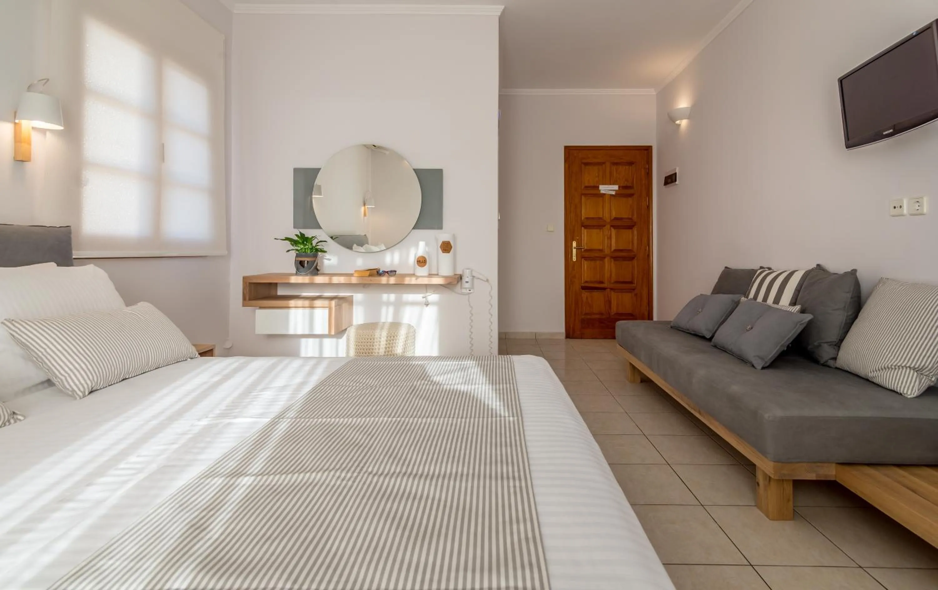 TV and multimedia, Bed in Konstantinos