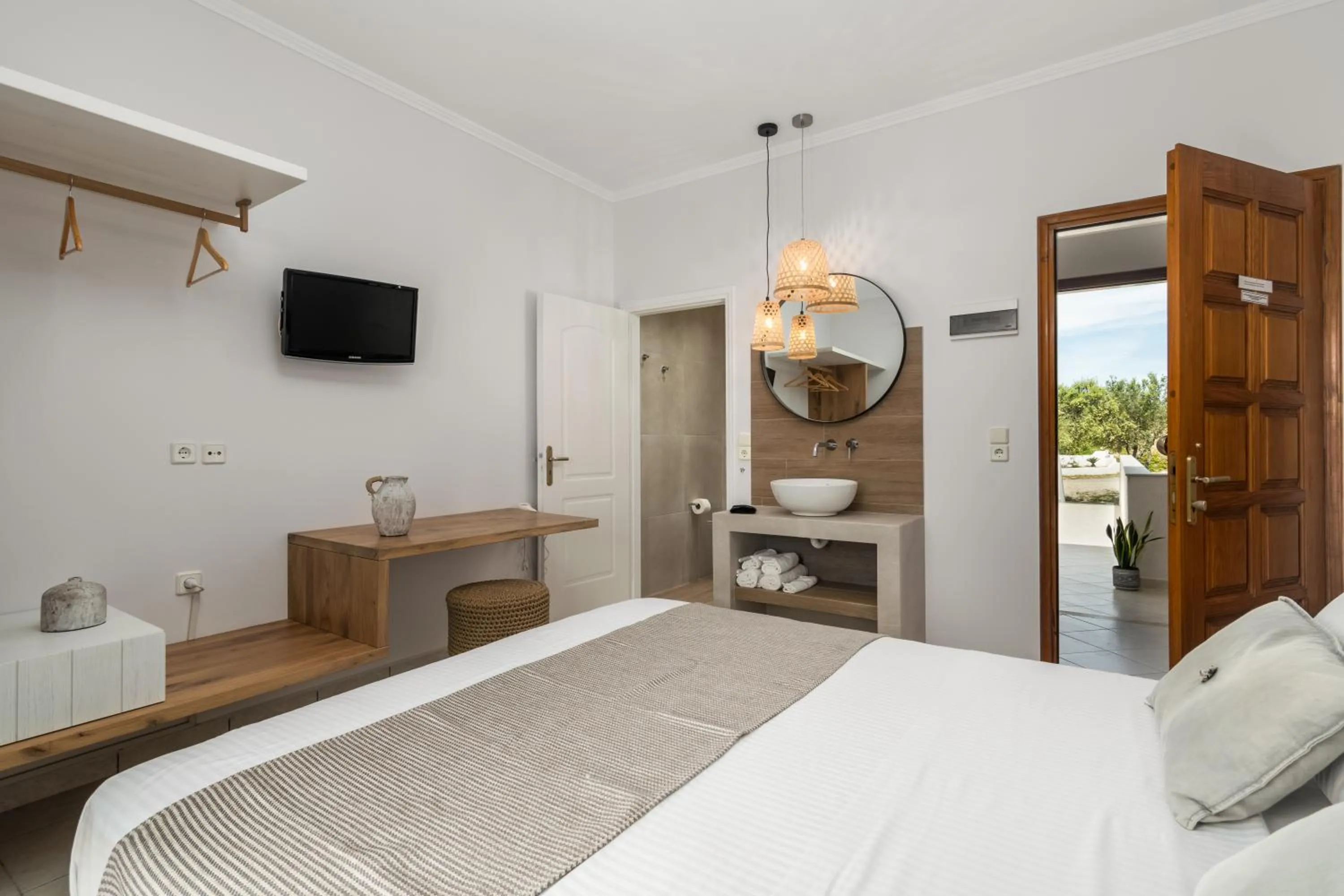 Bedroom, Bed in Konstantinos