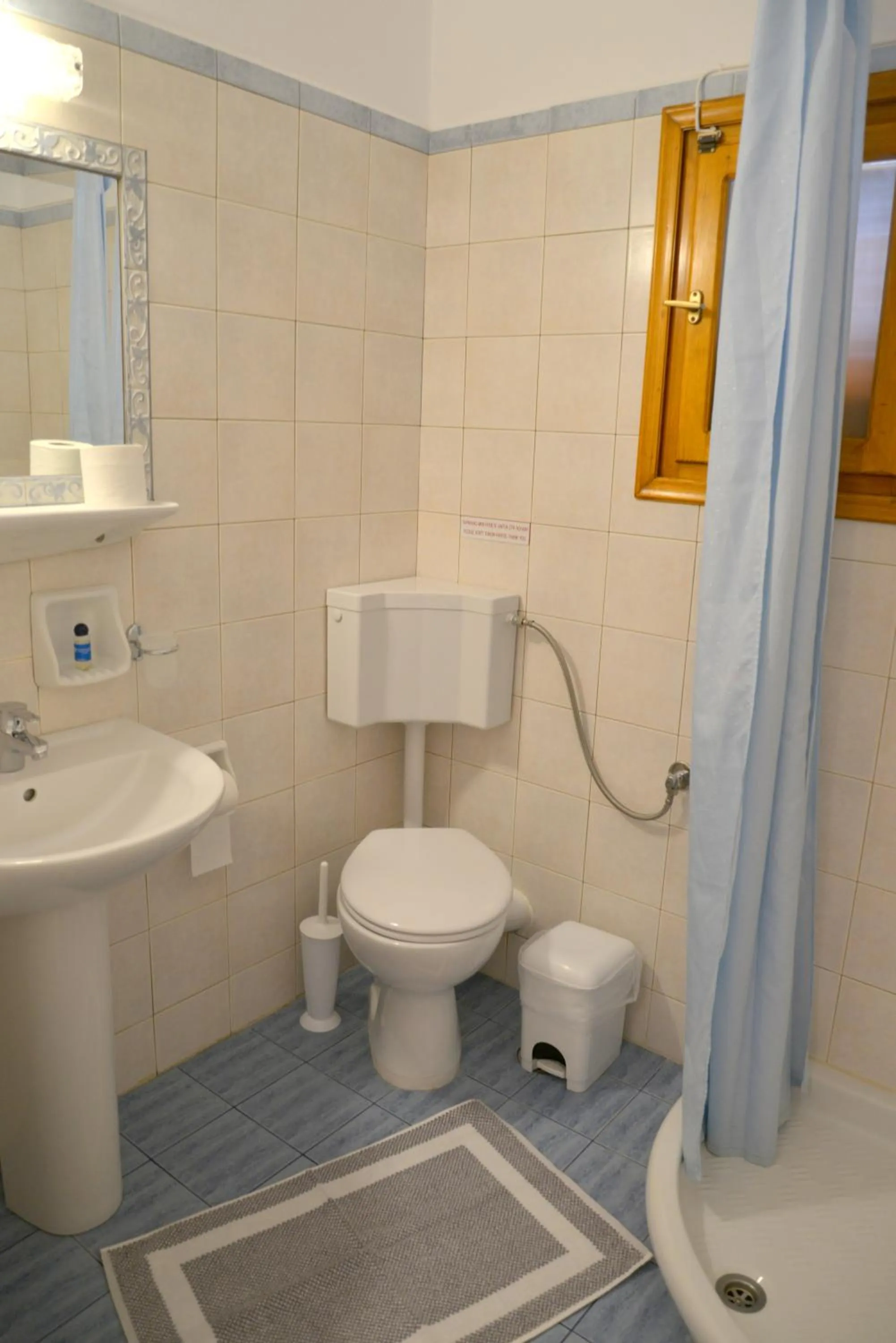 Toilet in Konstantinos