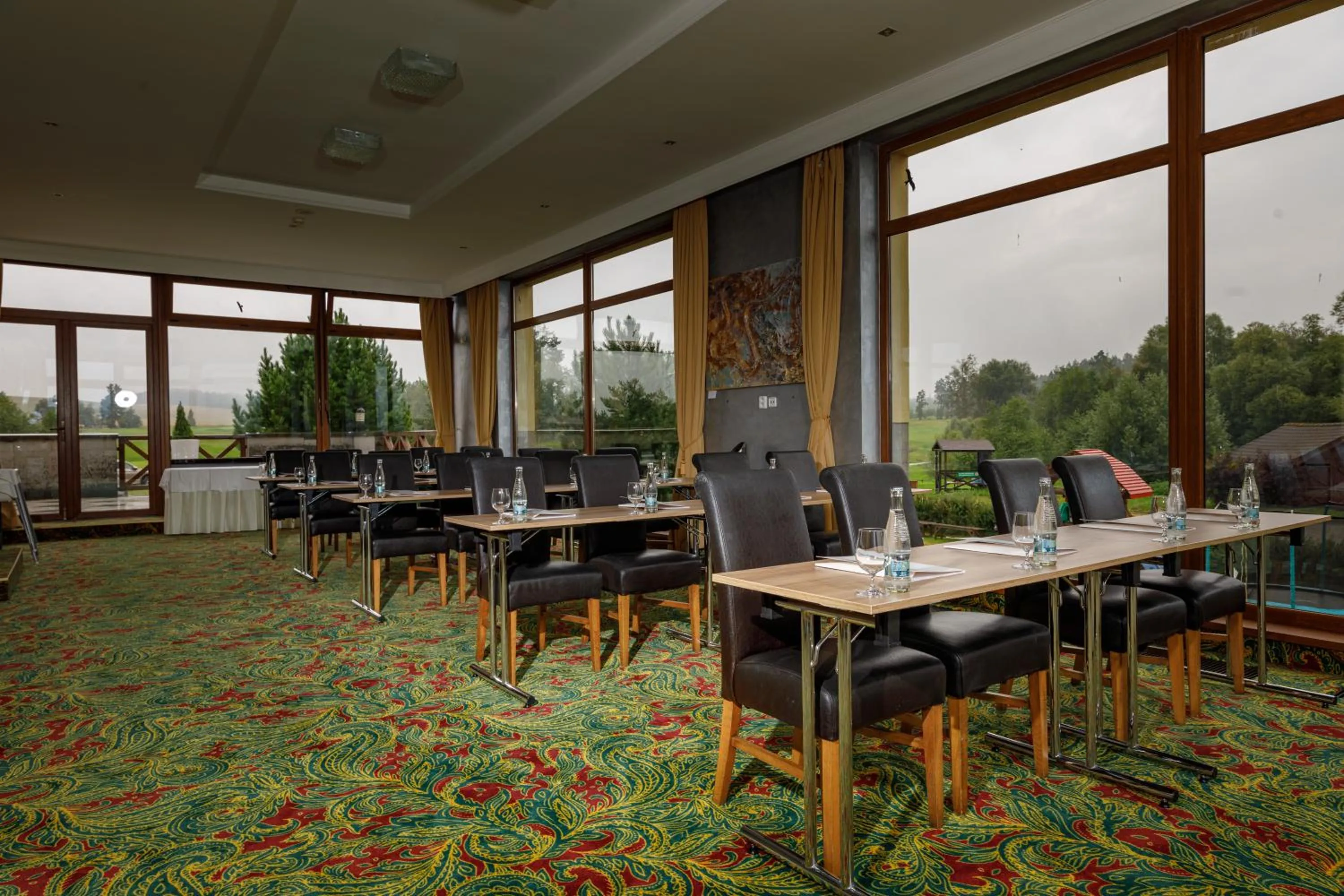 Business facilities in Hotel International