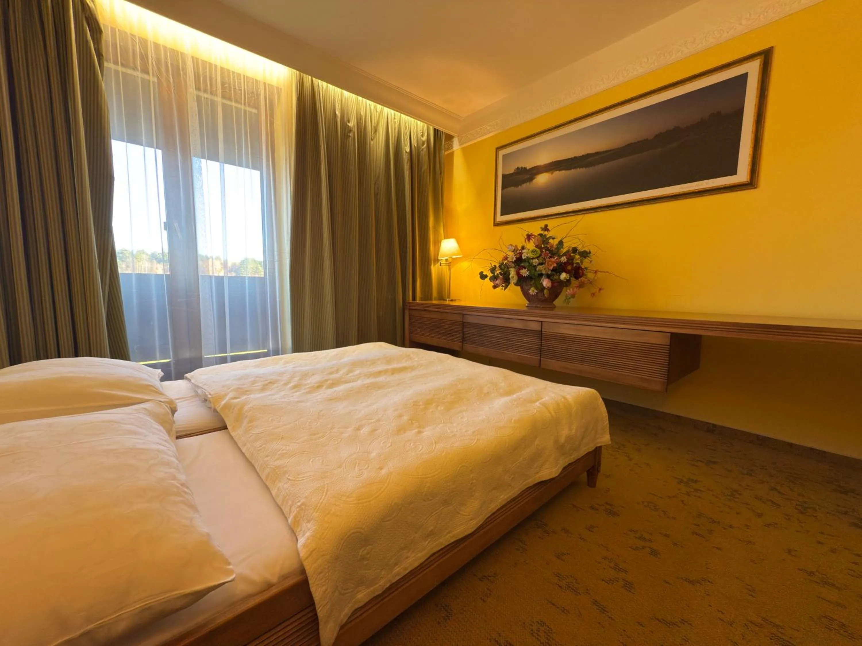 Photo of the whole room, Bed in Hotel International