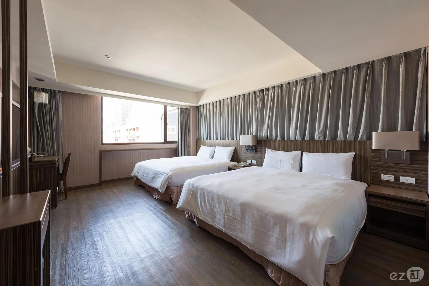 Bed in Paris Business Hotel