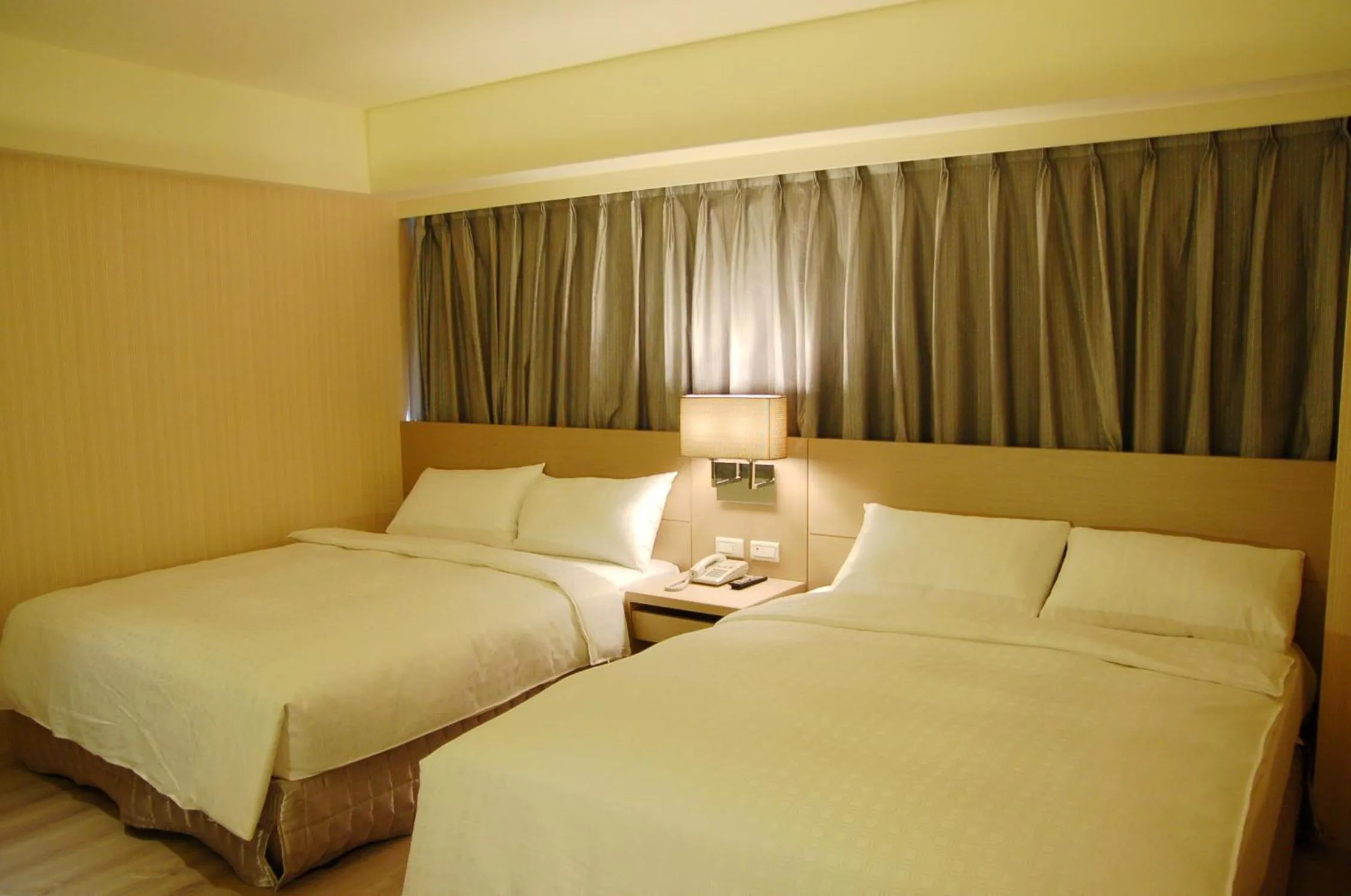 Bed in Paris Business Hotel