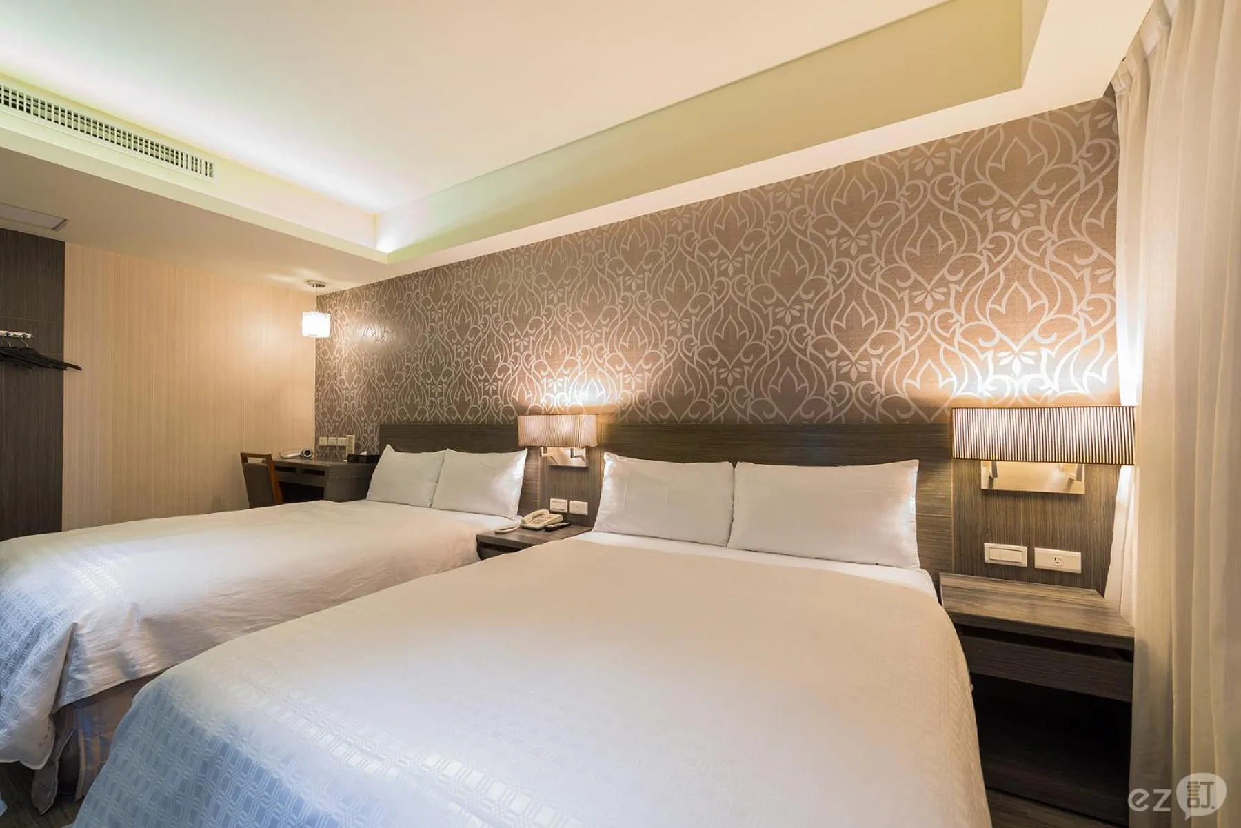 Bed in Paris Business Hotel