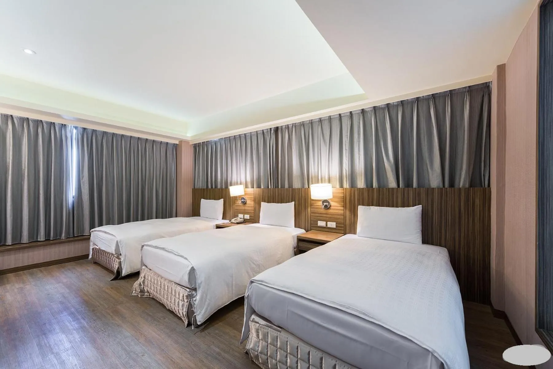 Bed in Paris Business Hotel