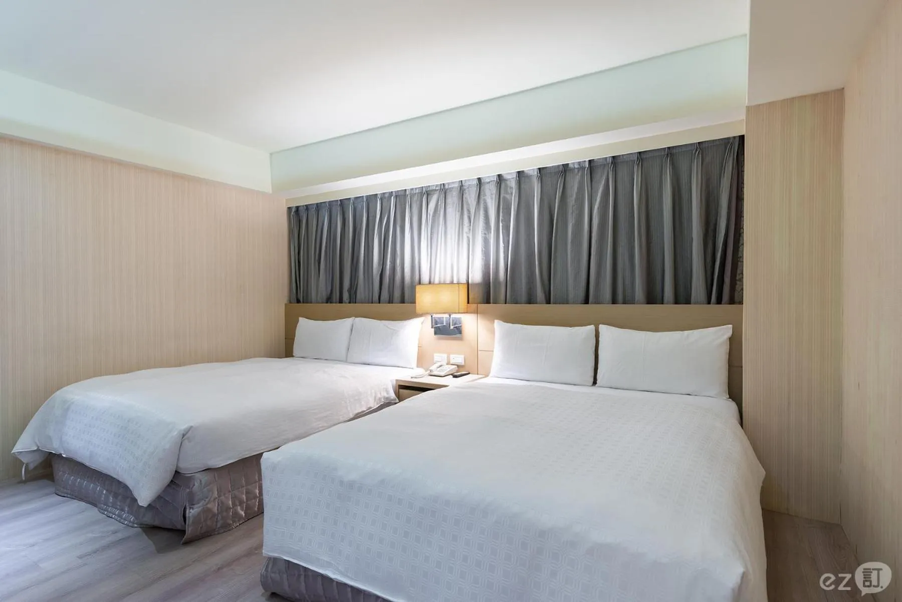 Bed in Paris Business Hotel