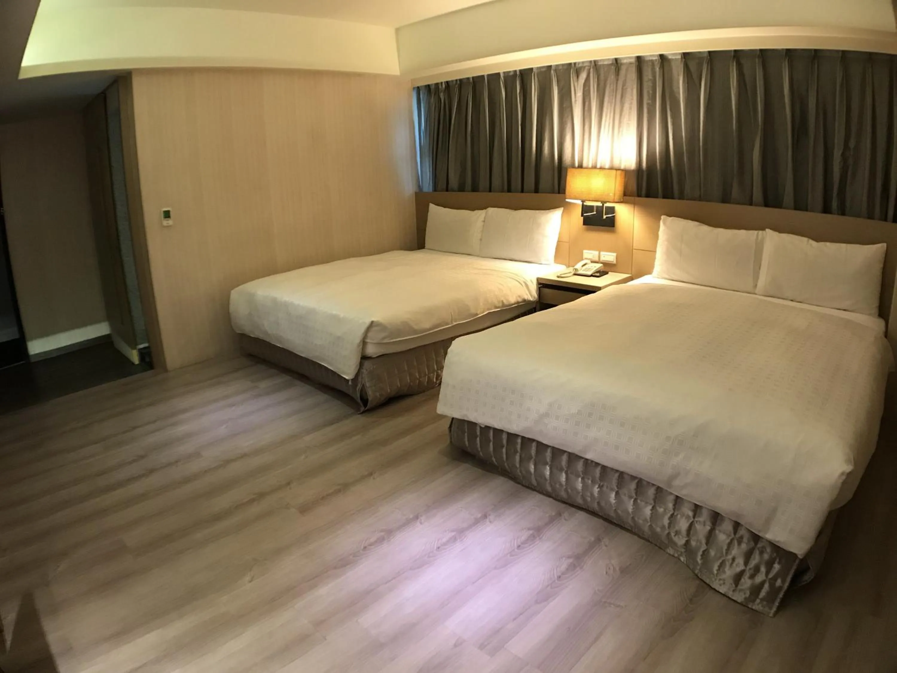 Bed in Paris Business Hotel