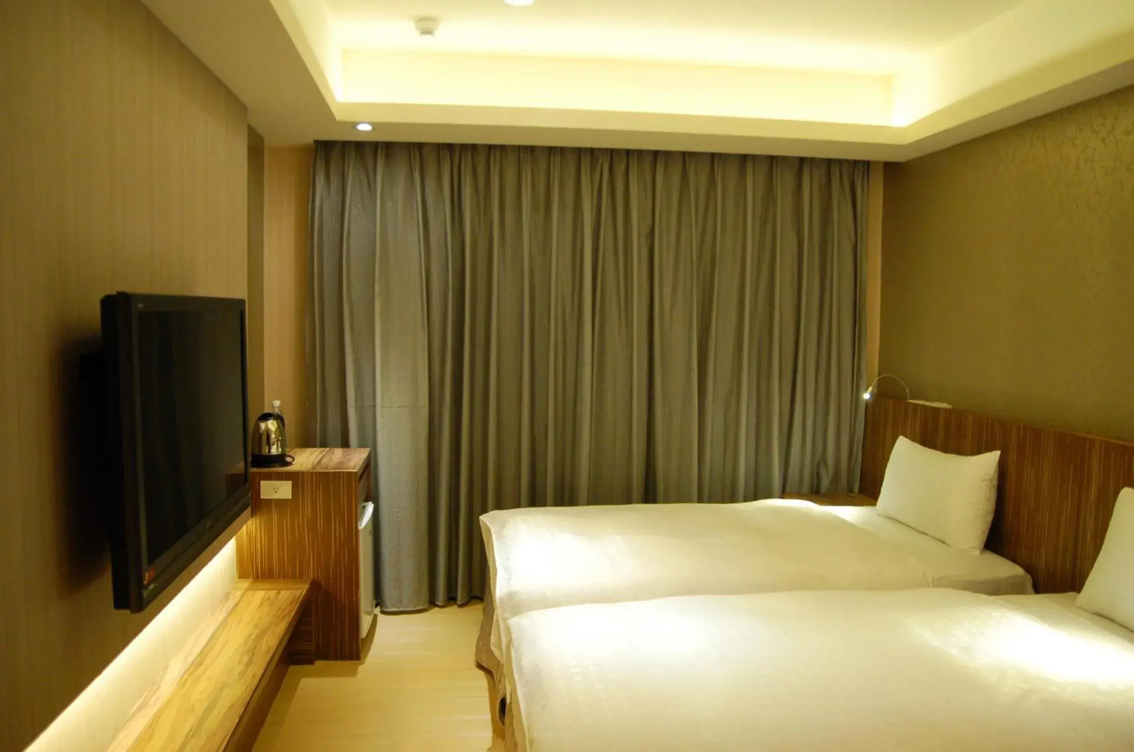 Standard Twin Room in Paris Business Hotel Standard Twin Room in Paris Business Hotel