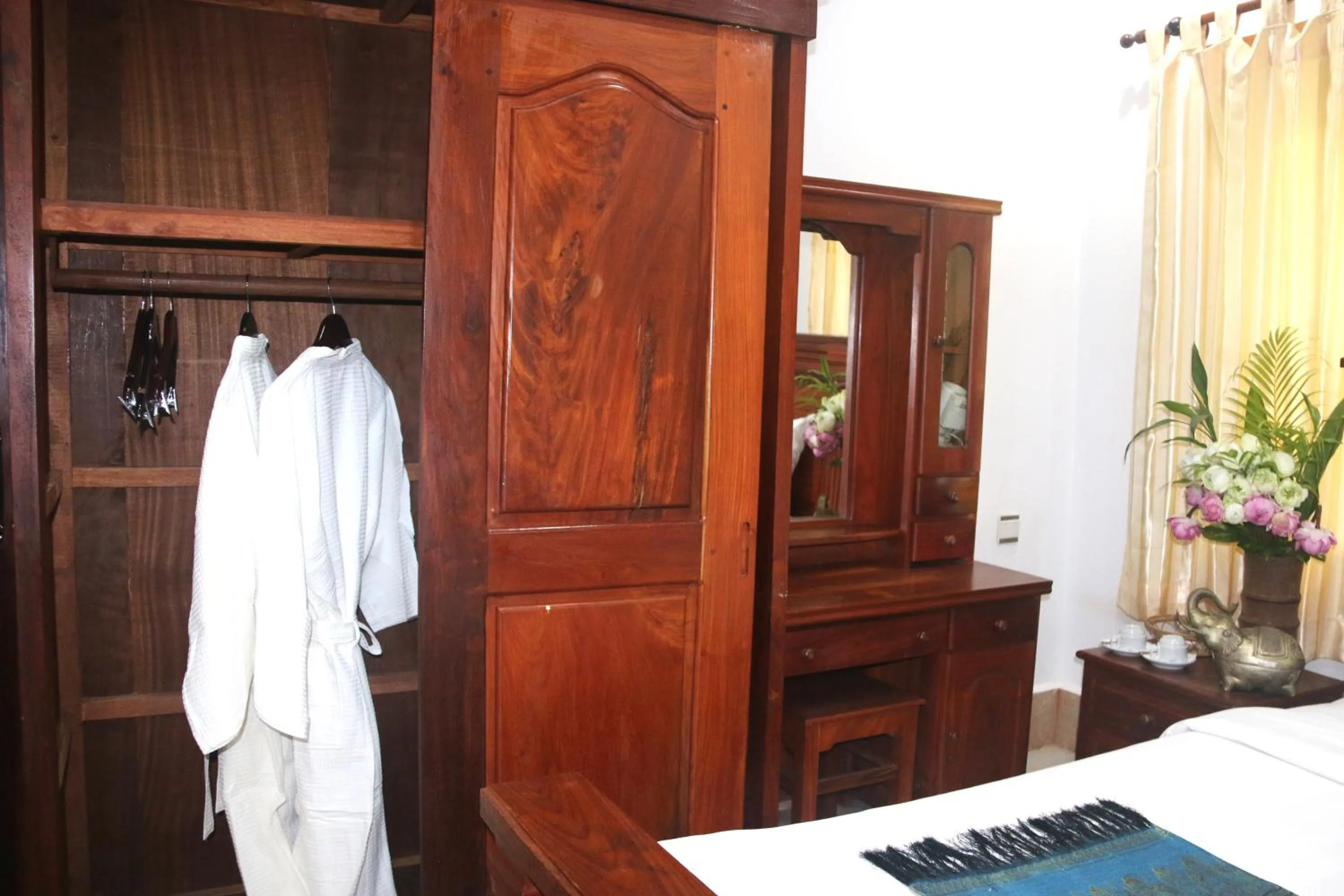 towels, Bed in Shining Angkor Apartment Hotel