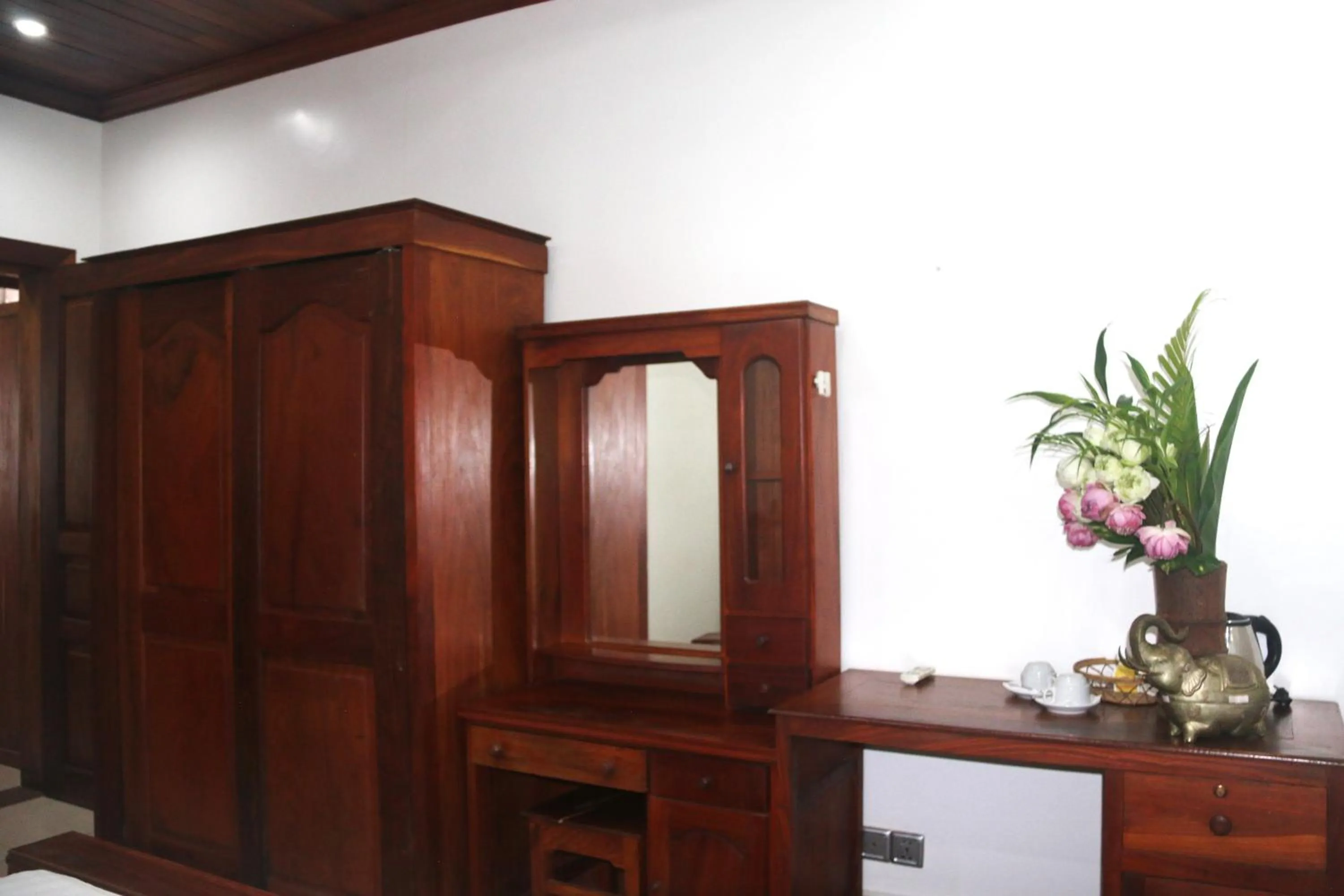 wardrobe in Shining Angkor Apartment Hotel