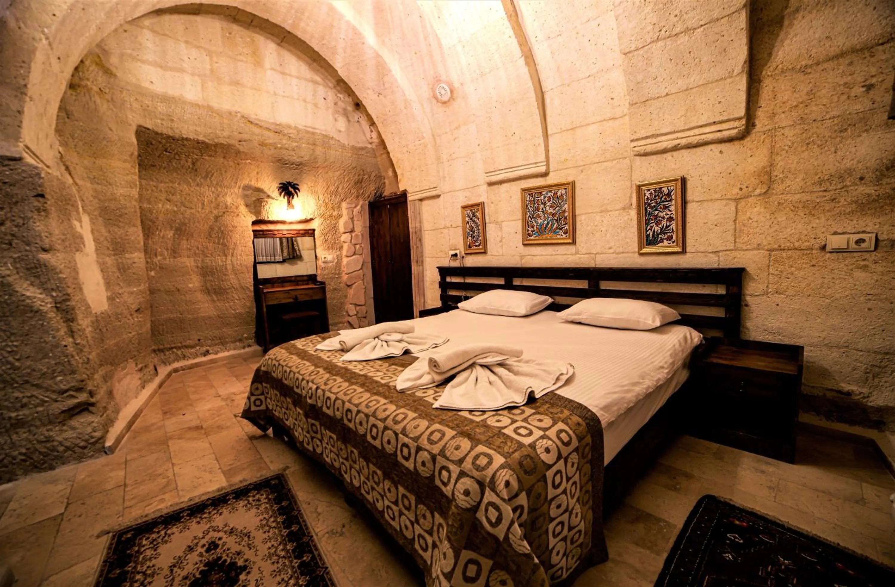 Photo of the whole room, Bed in Cappadocia Caves Hotel
