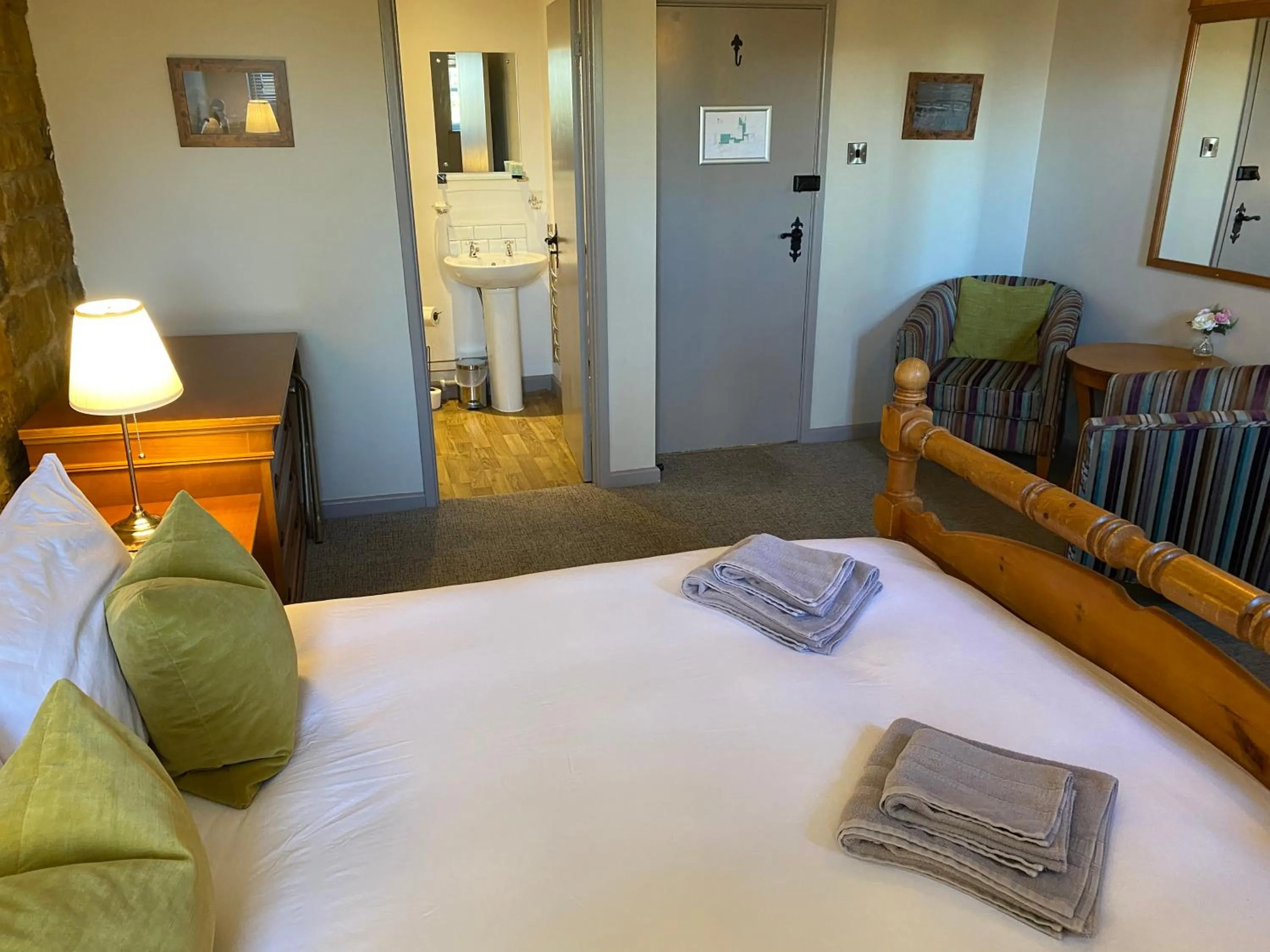 Bedroom, Bed in The Hollybush Inn and B&B