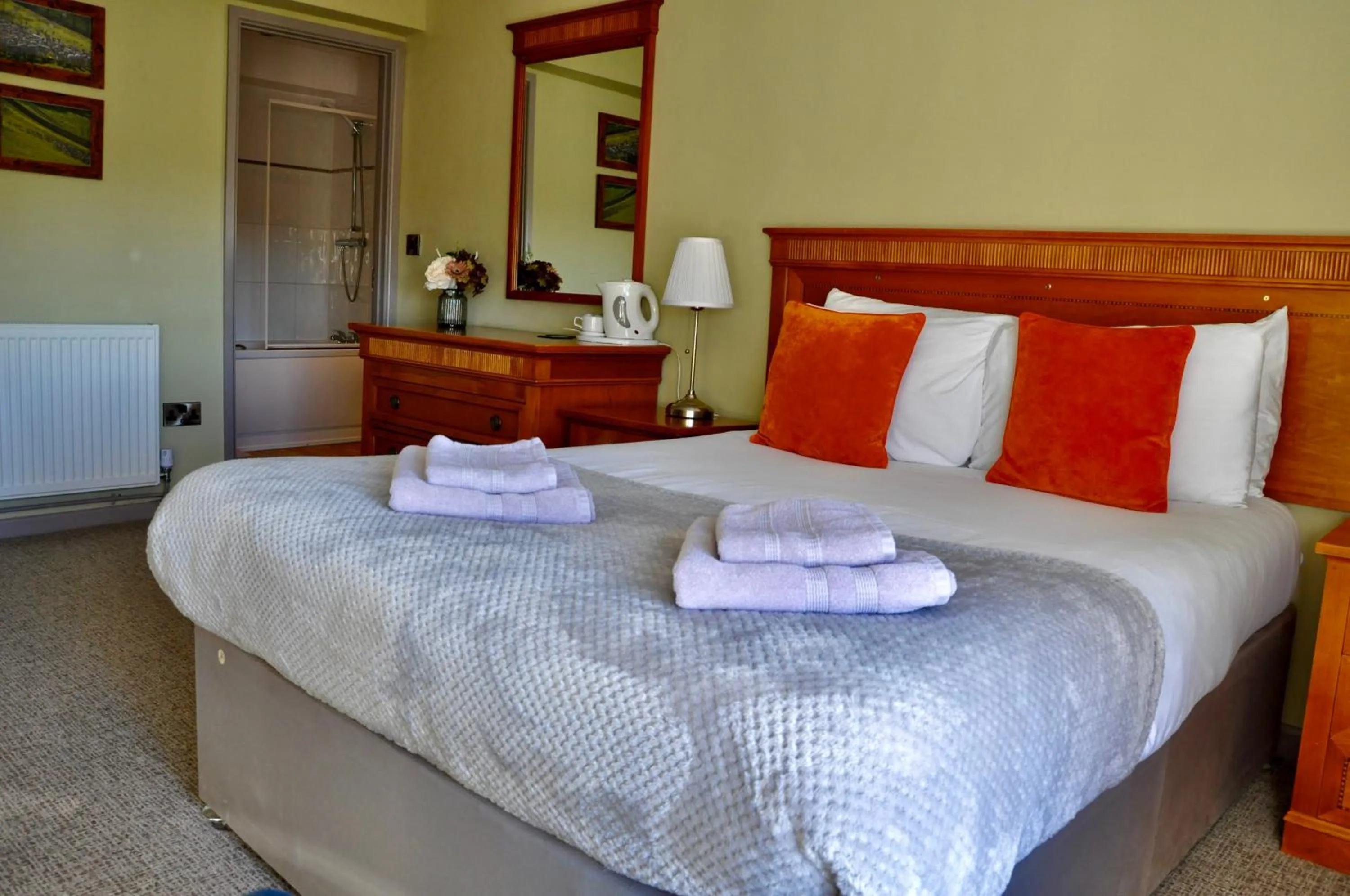 Bedroom, Bed in The Hollybush Inn and B&B