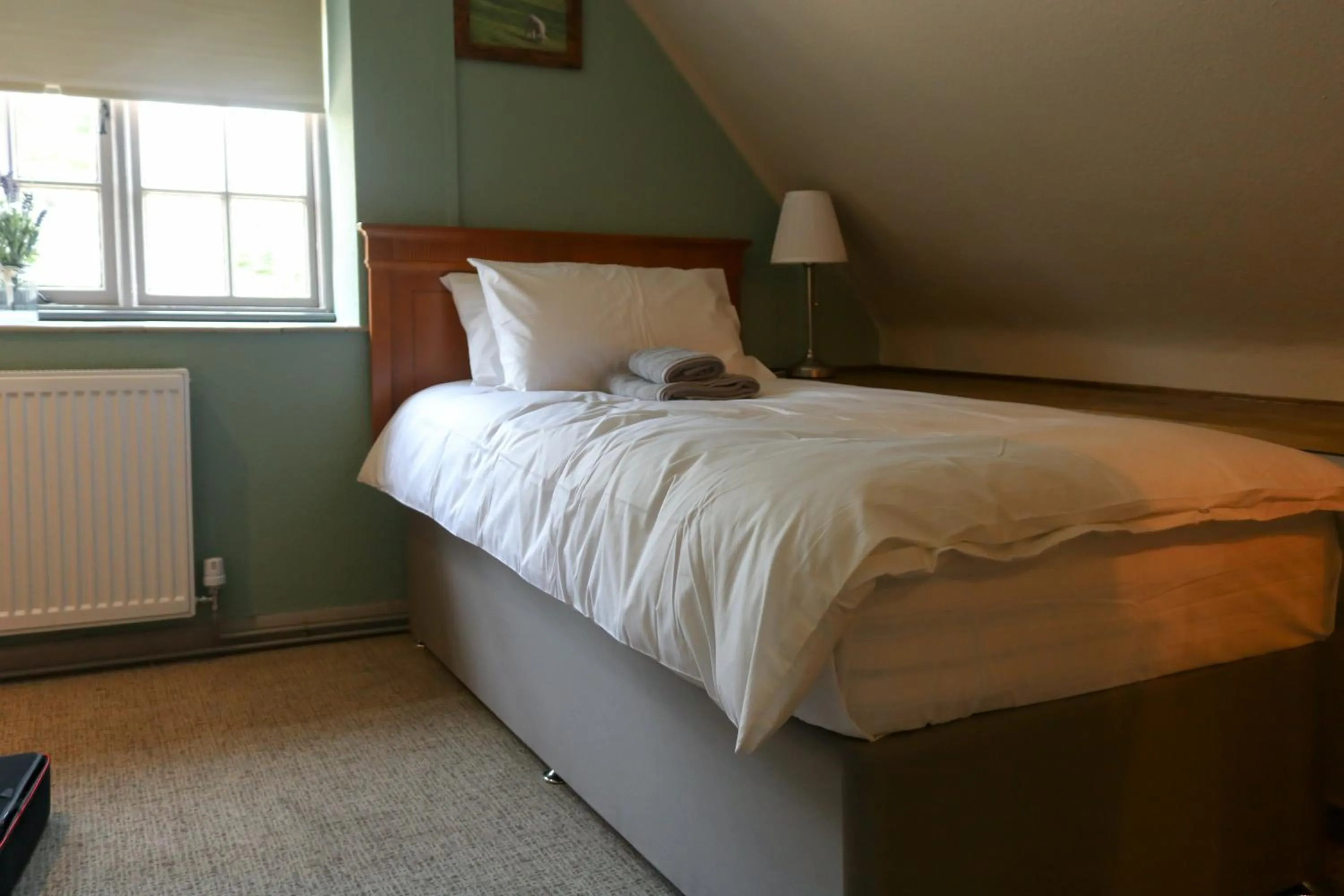 Bedroom, Bed in The Hollybush Inn and B&B