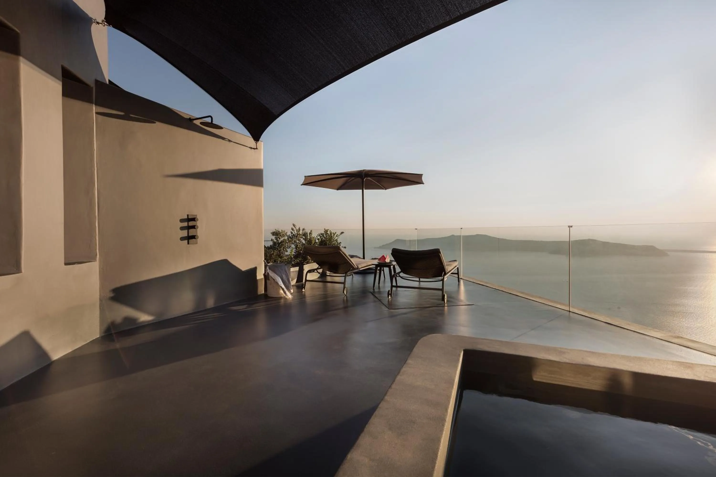 Hot Tub in Kivotos Santorini - Preferred Hotels & Resorts