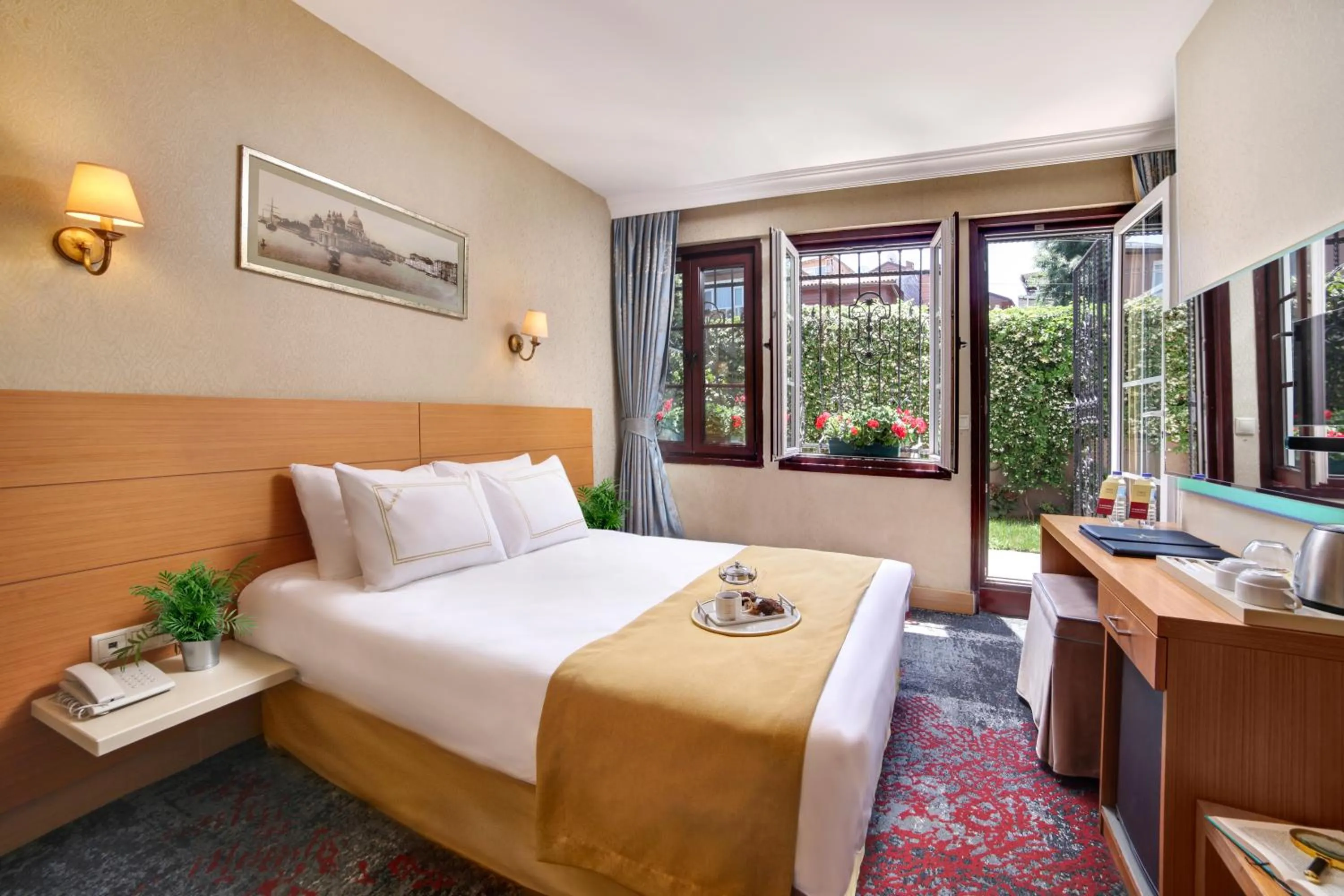 Photo of the whole room, Bed in Almina Hotel - Special Class