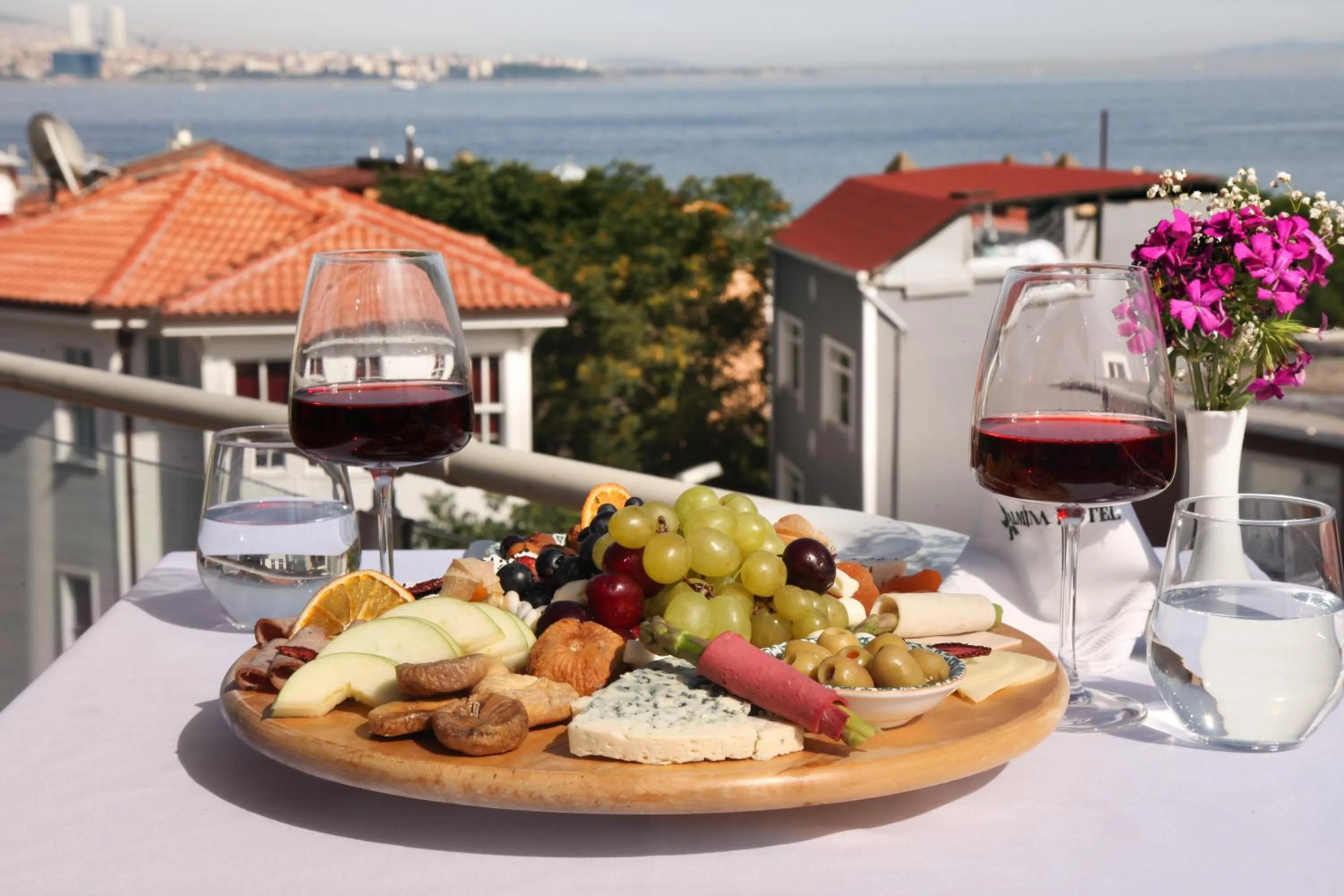 Food and drinks in Almina Hotel - Special Class