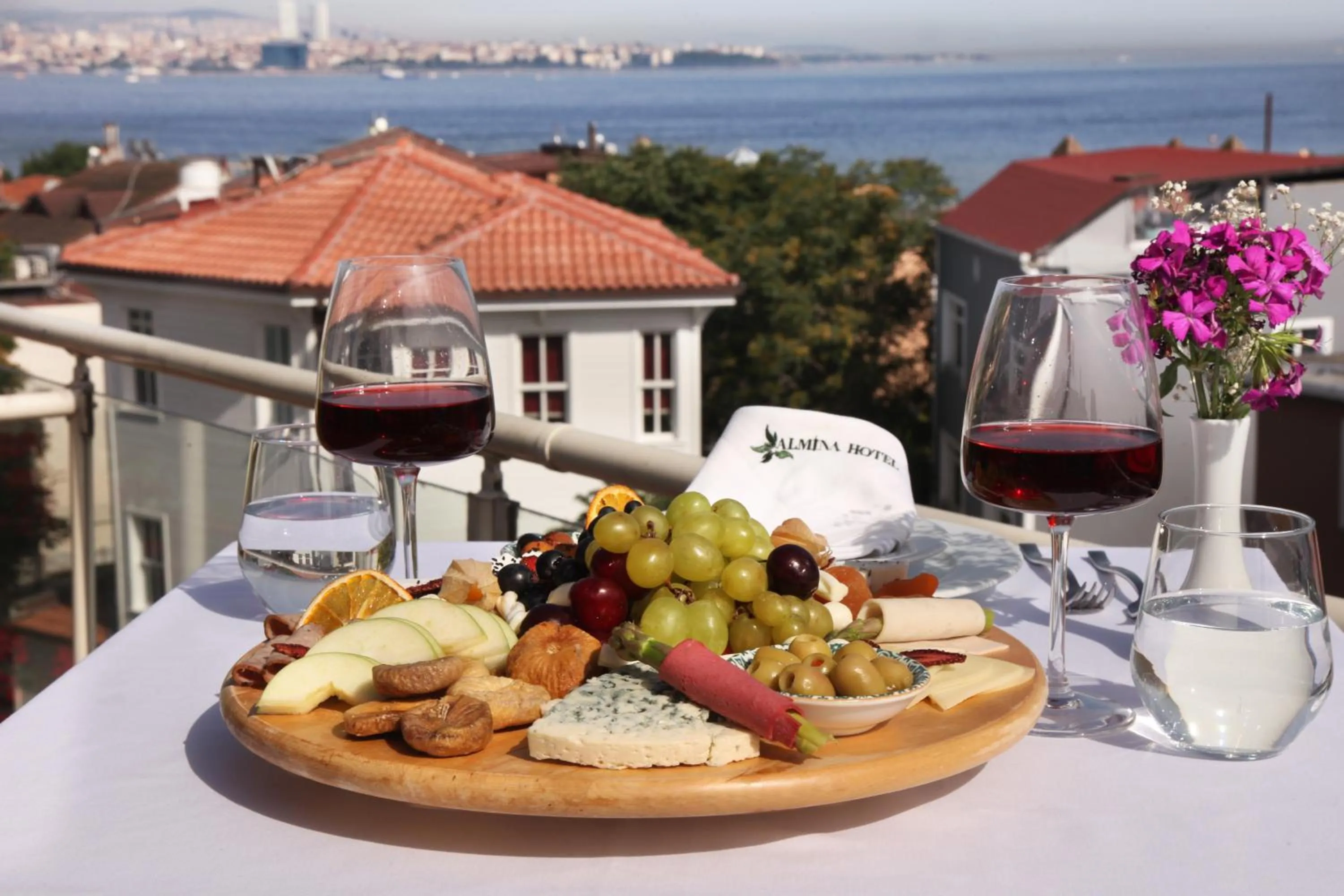 Food and drinks in Almina Hotel - Special Class