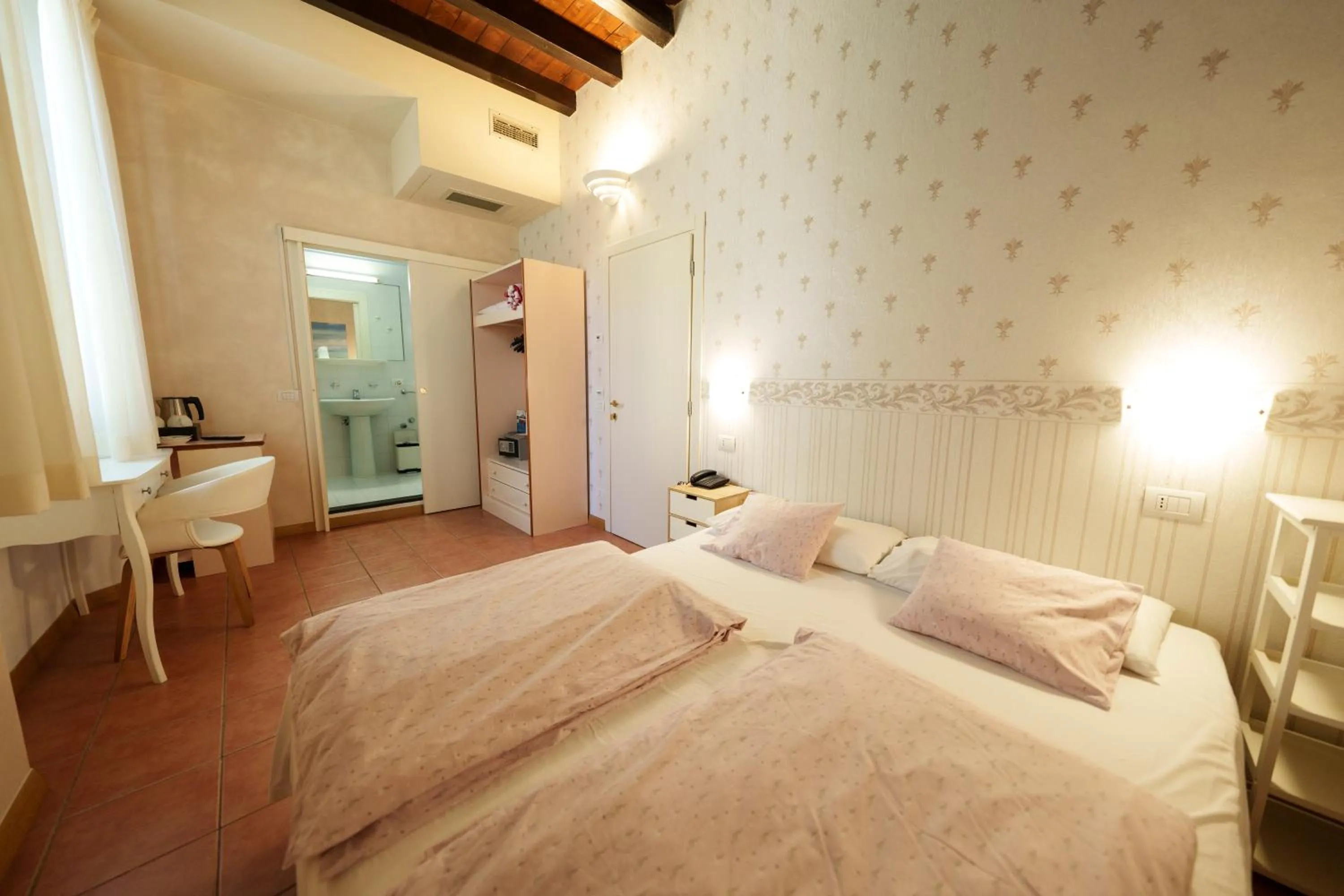 Bedroom, Bed in Hotel San Filis