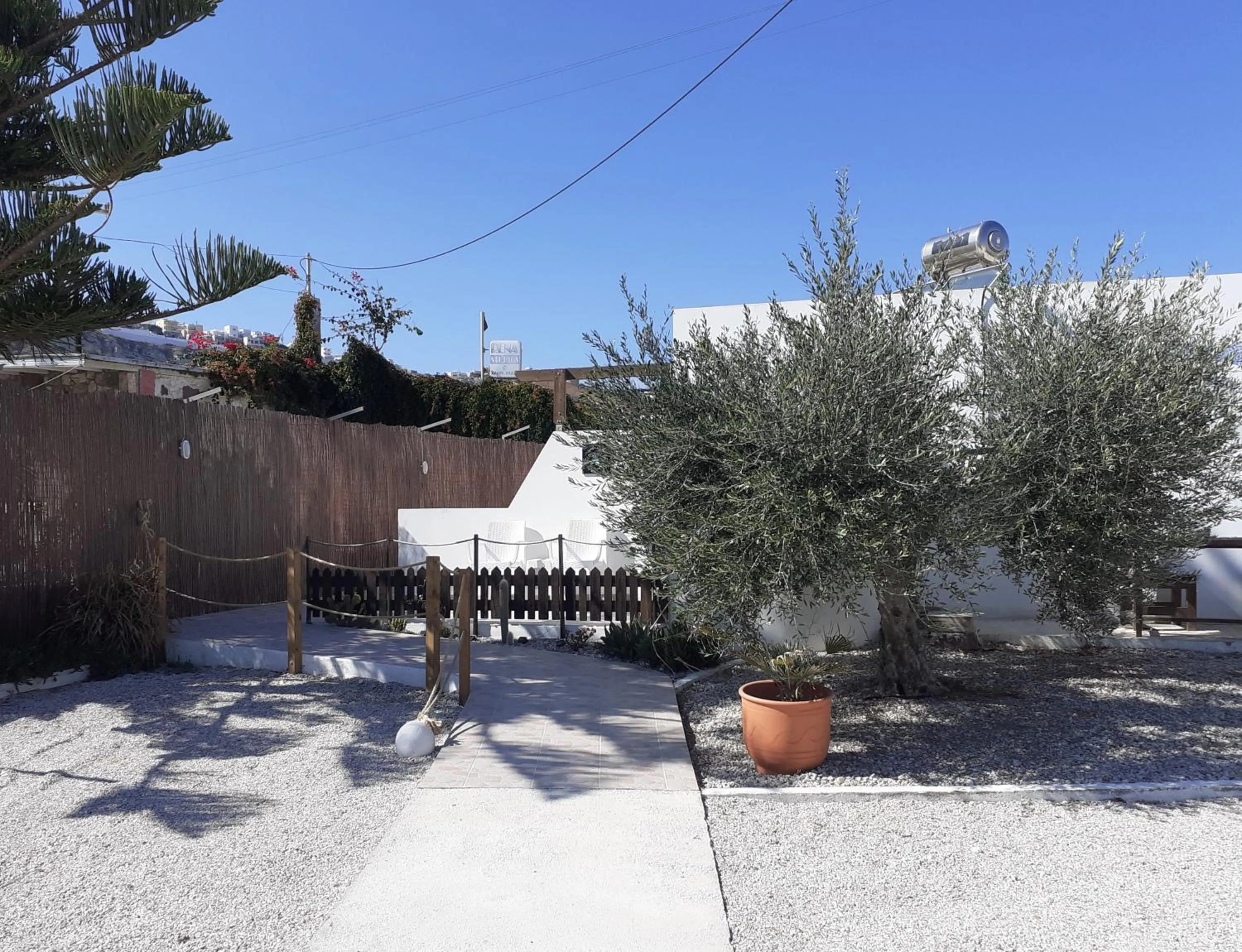 Facade/entrance in Delphini Studios - for the disabled