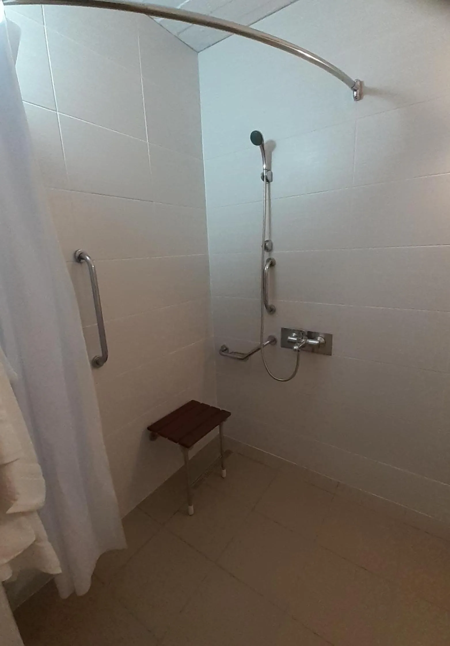 Shower in Delphini Studios - for the disabled
