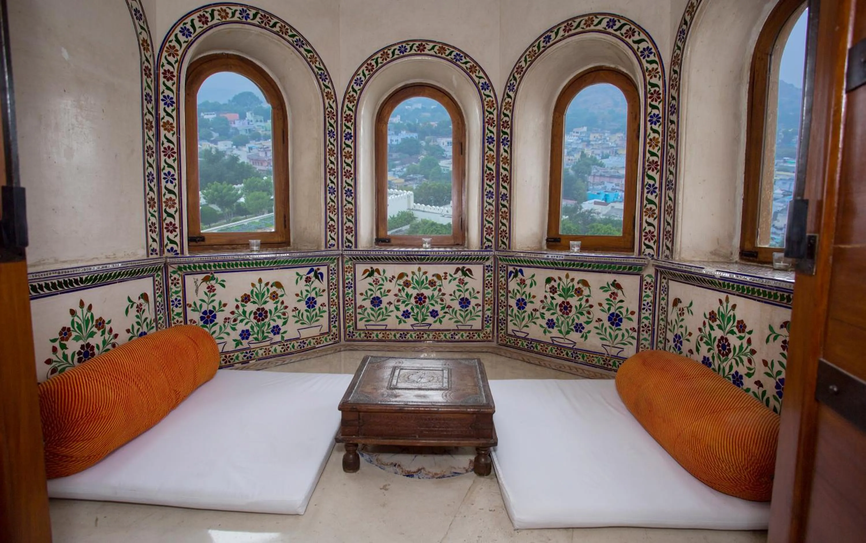 Living room, Bed in RAAS Devigarh