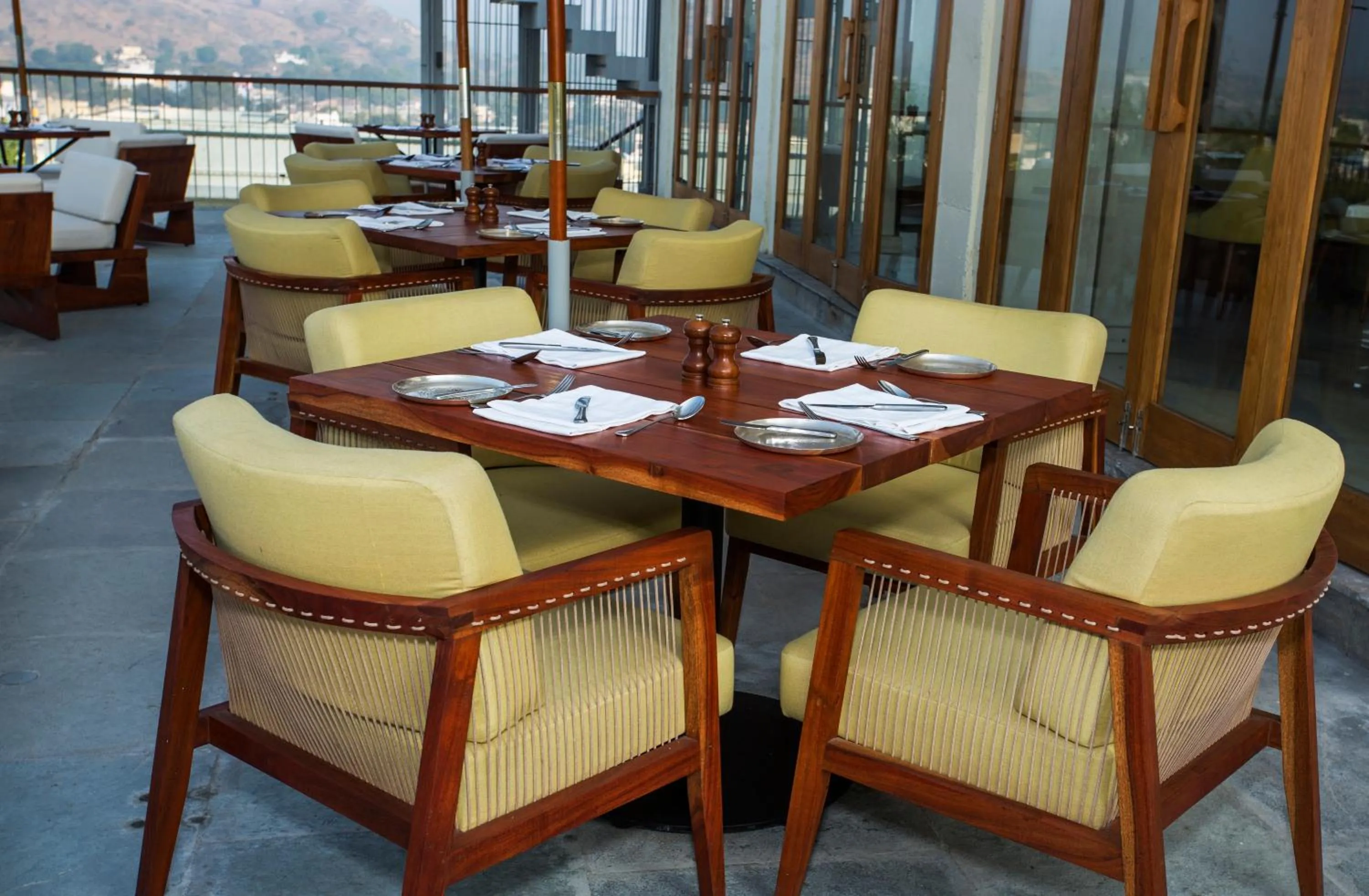 Restaurant/places to eat in RAAS Devigarh