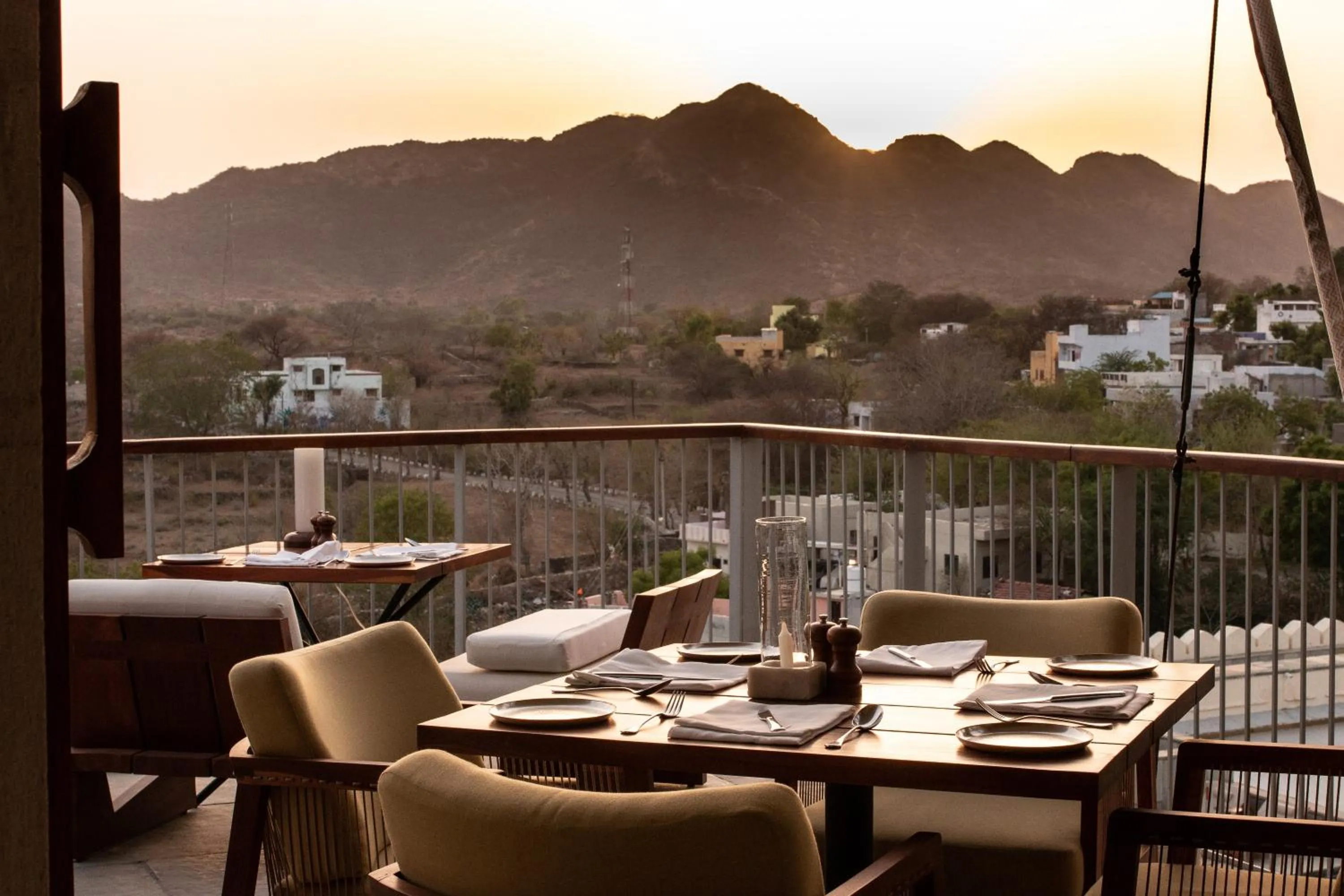 Restaurant/places to eat in RAAS Devigarh