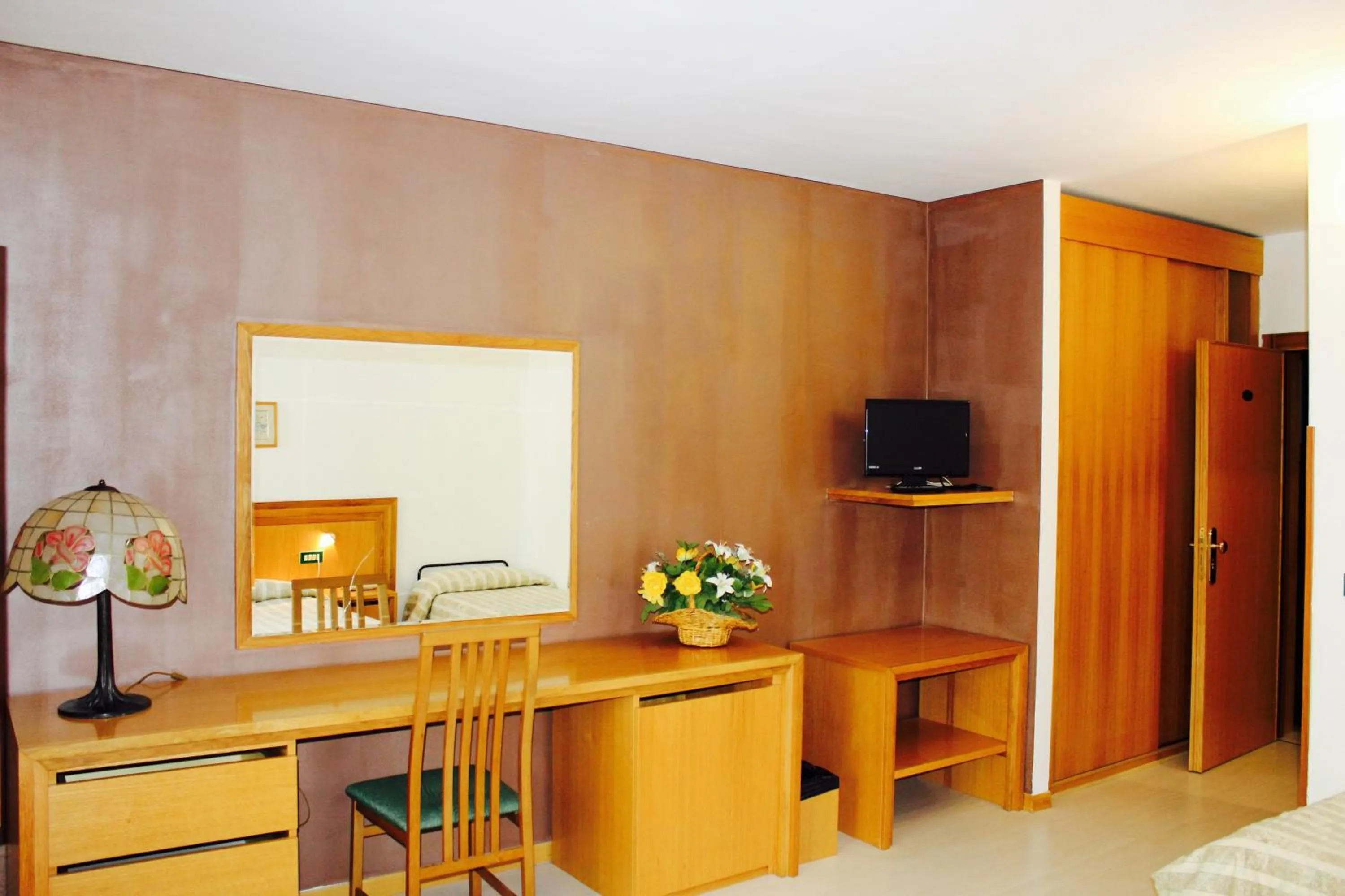 TV and multimedia, TV/Entertainment Center in Hotel Orso Bianco