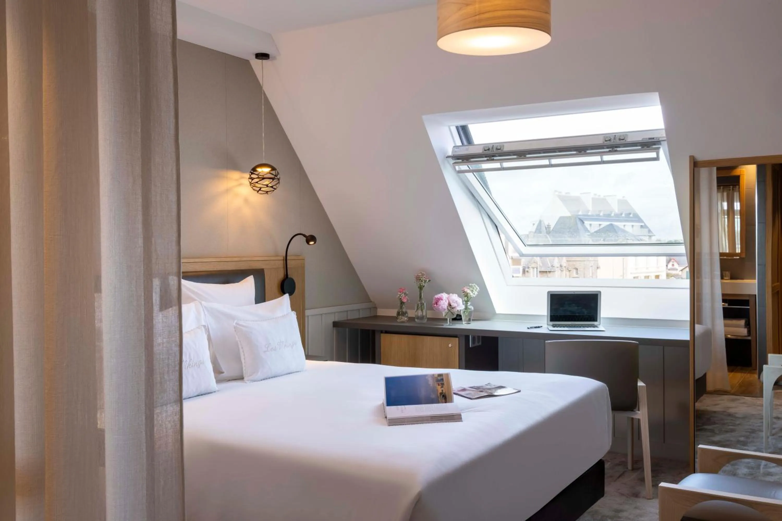 Bed in Hotel Les Vikings