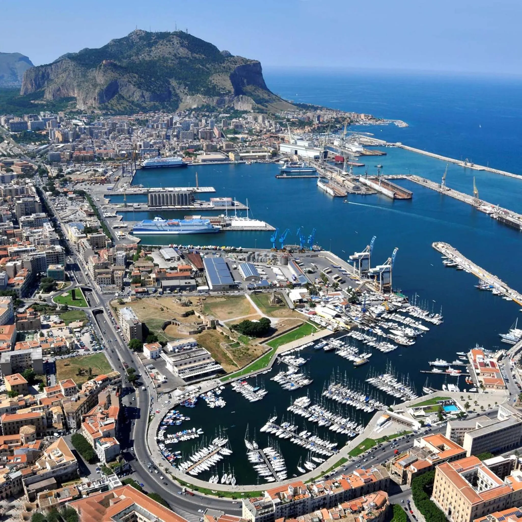 Casa Ròtre in the historic center of Palermo