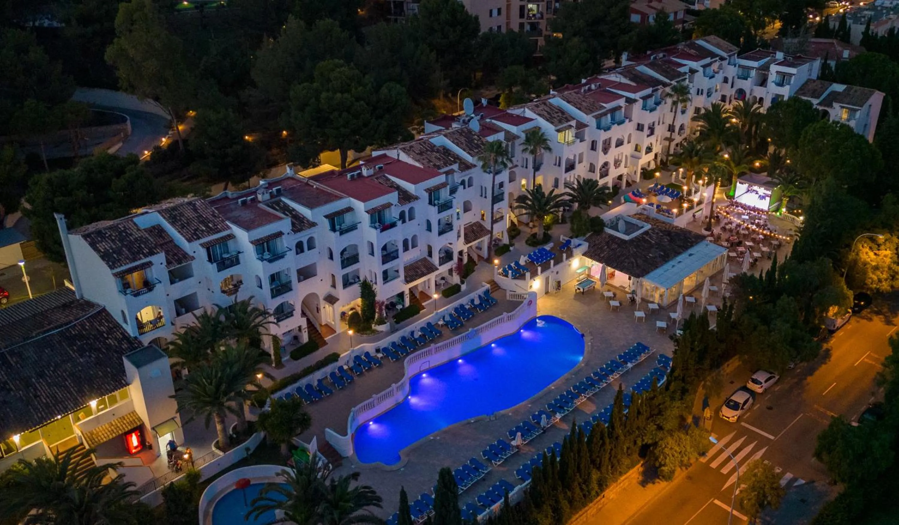 Property building in Aparthotel Holiday Center