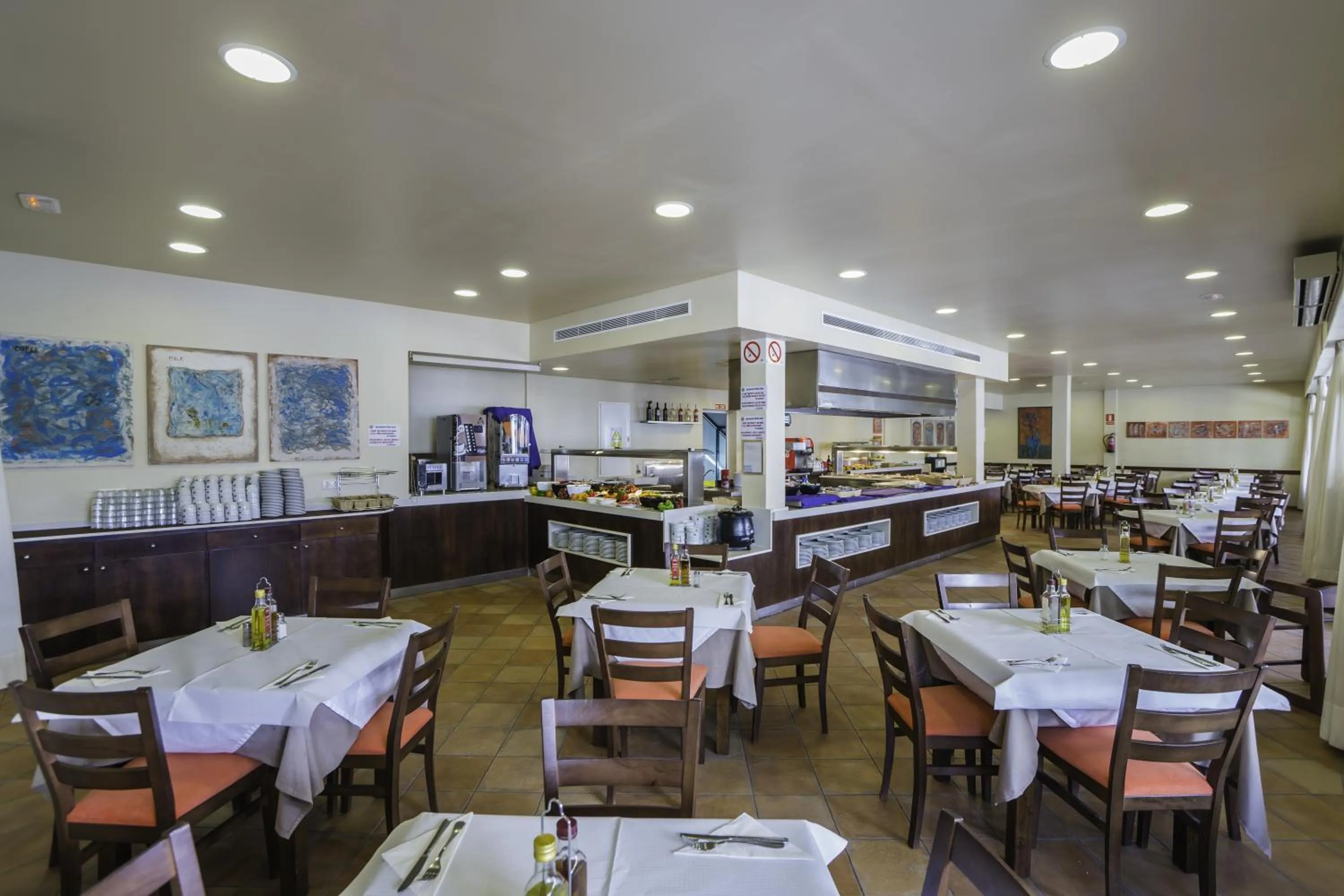 Restaurant/places to eat in Aparthotel Holiday Center