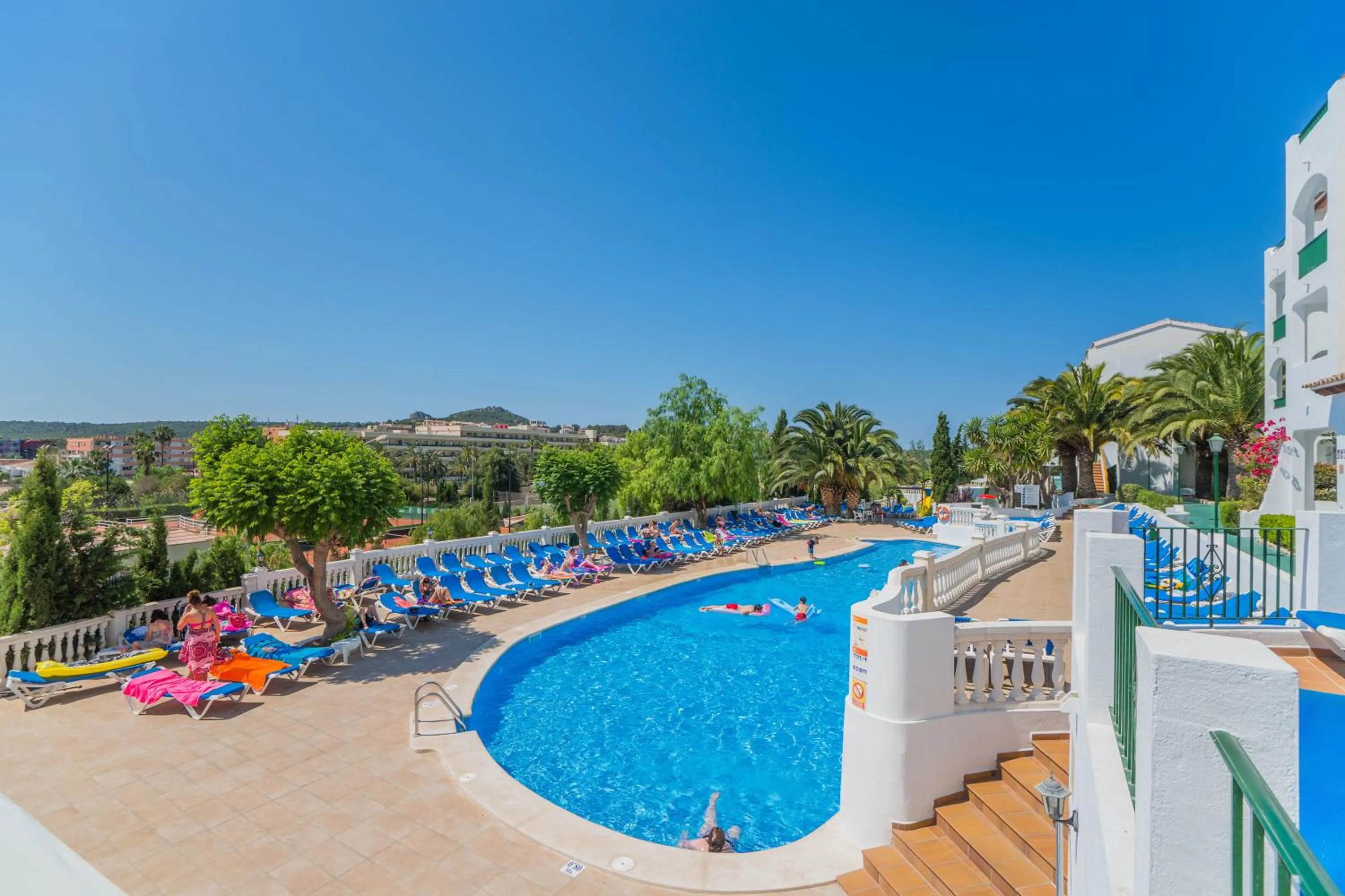Pool view in Aparthotel Holiday Center