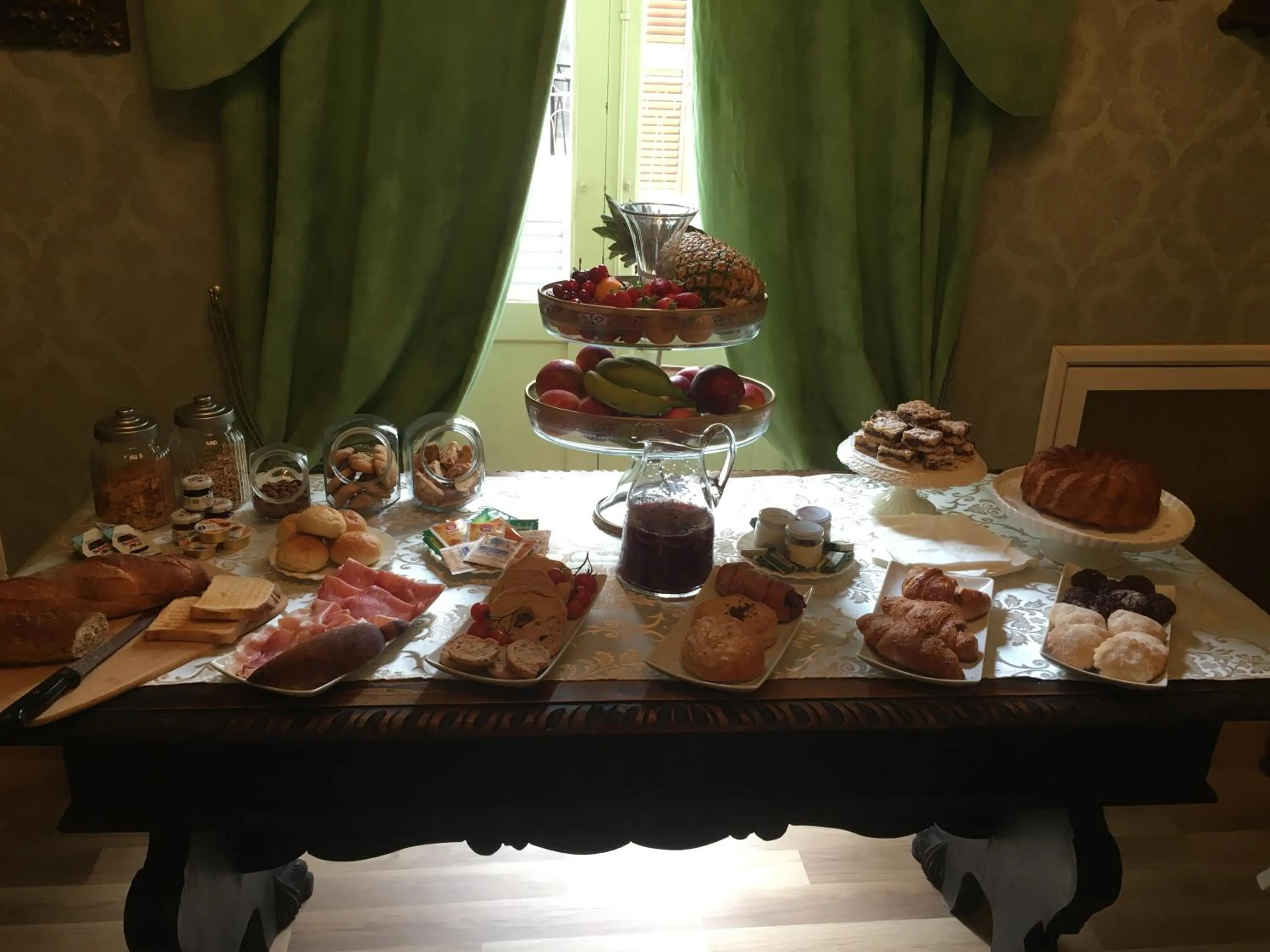 Breakfast in Palazzo Laguardia