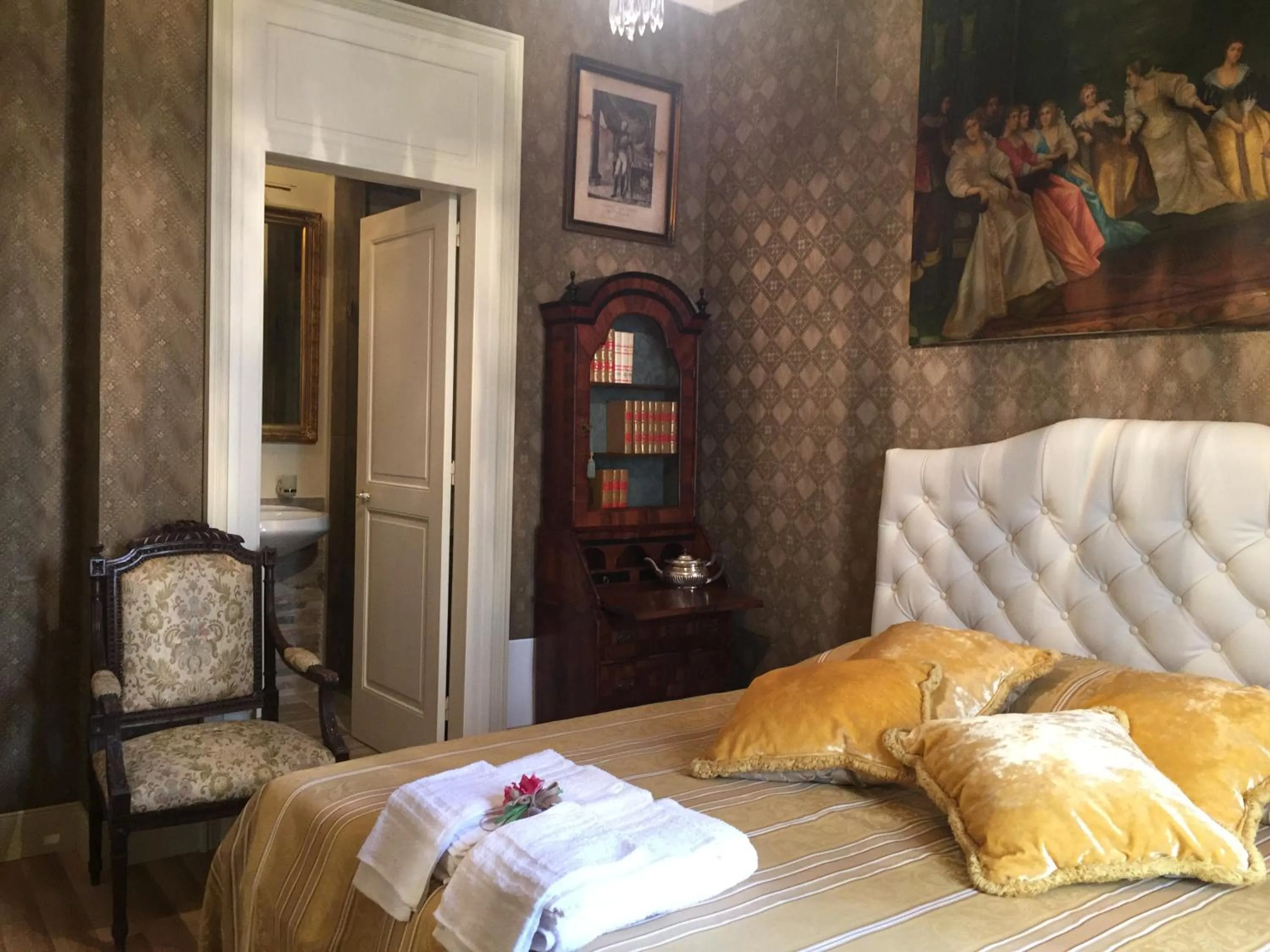 Photo of the whole room, Bed in Palazzo Laguardia