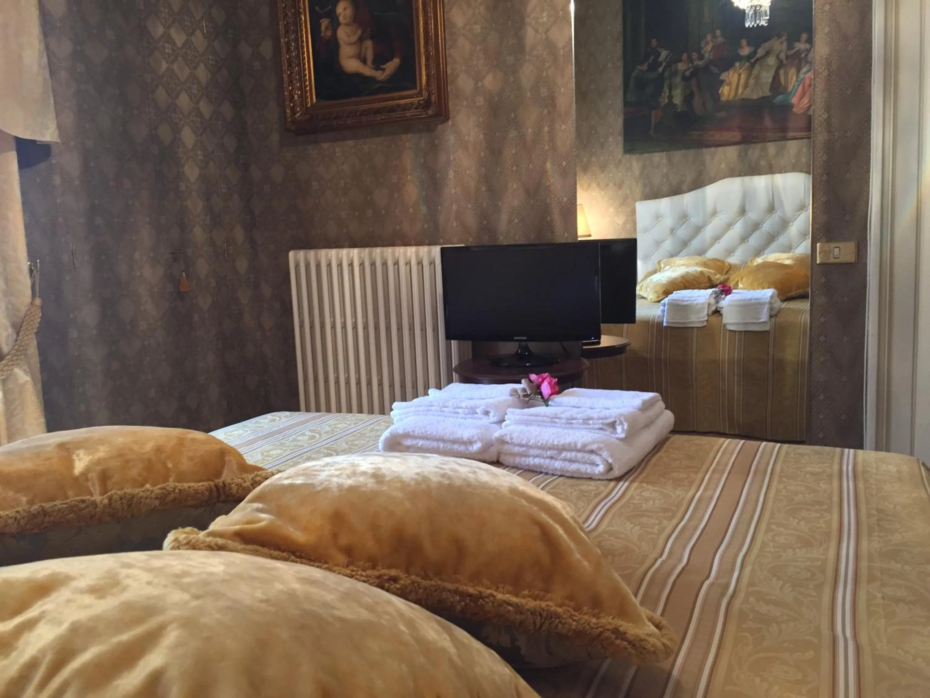 Bedroom, Bed in Palazzo Laguardia