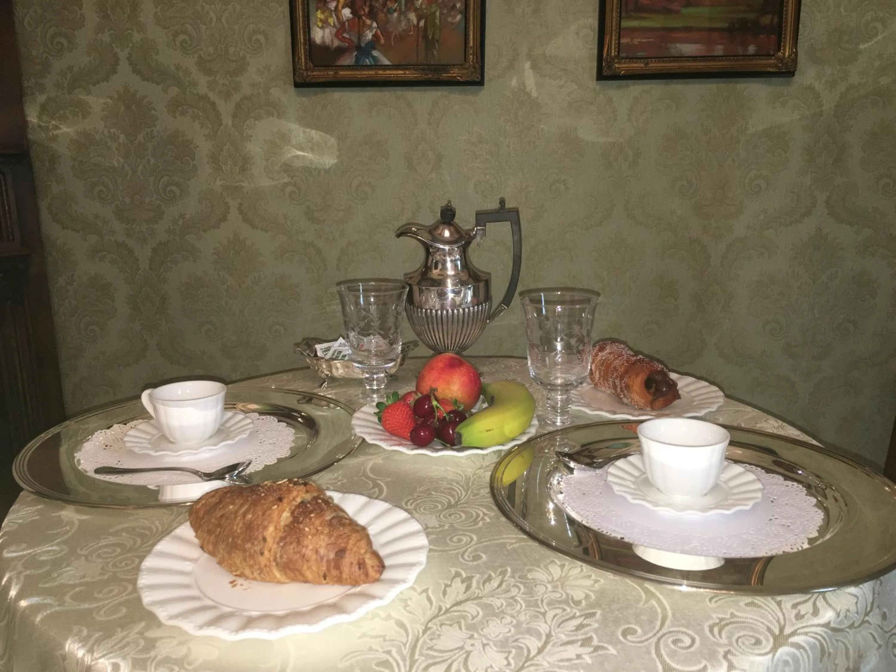 Breakfast in Palazzo Laguardia