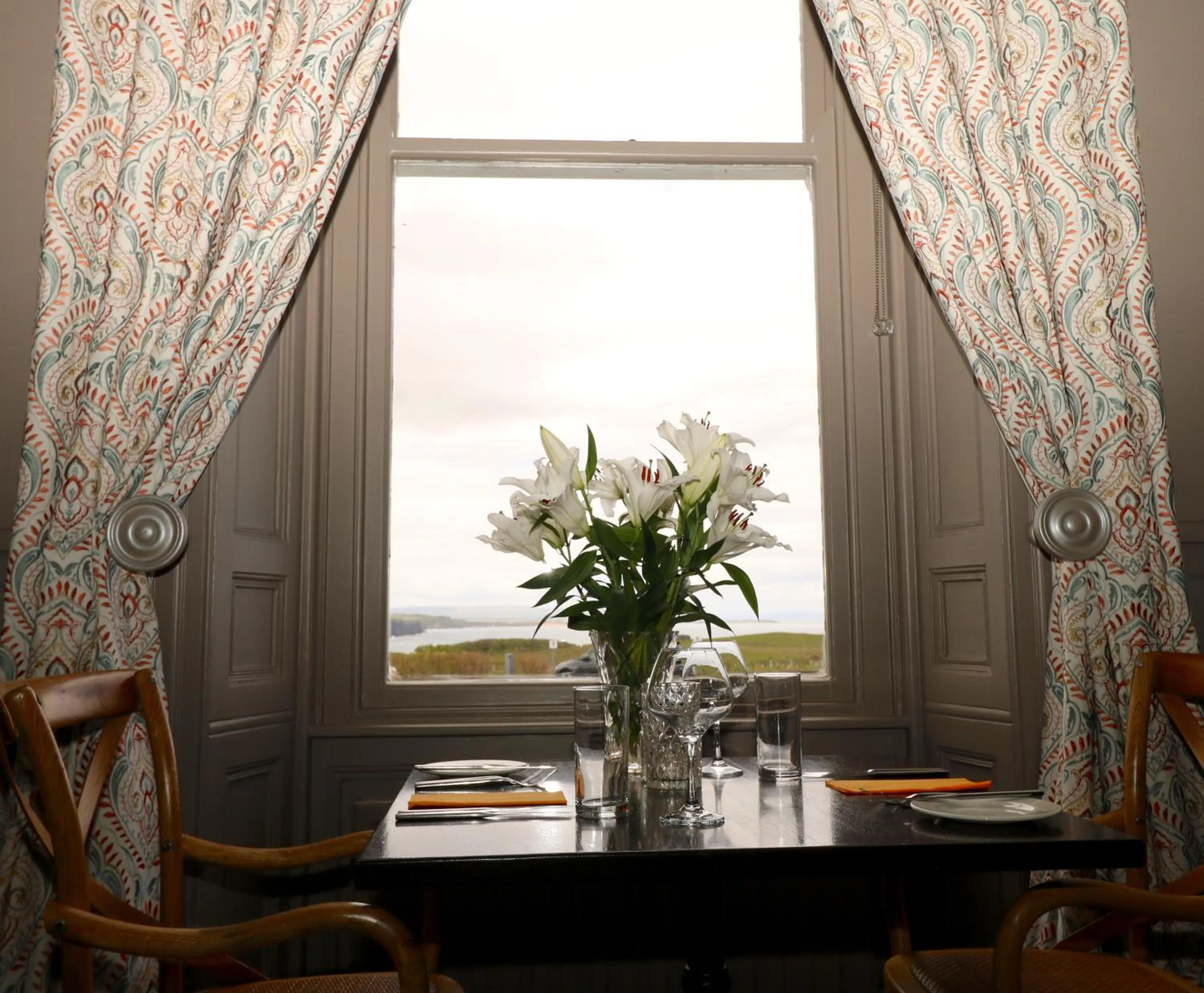 Restaurant/places to eat in Causeway Hotel