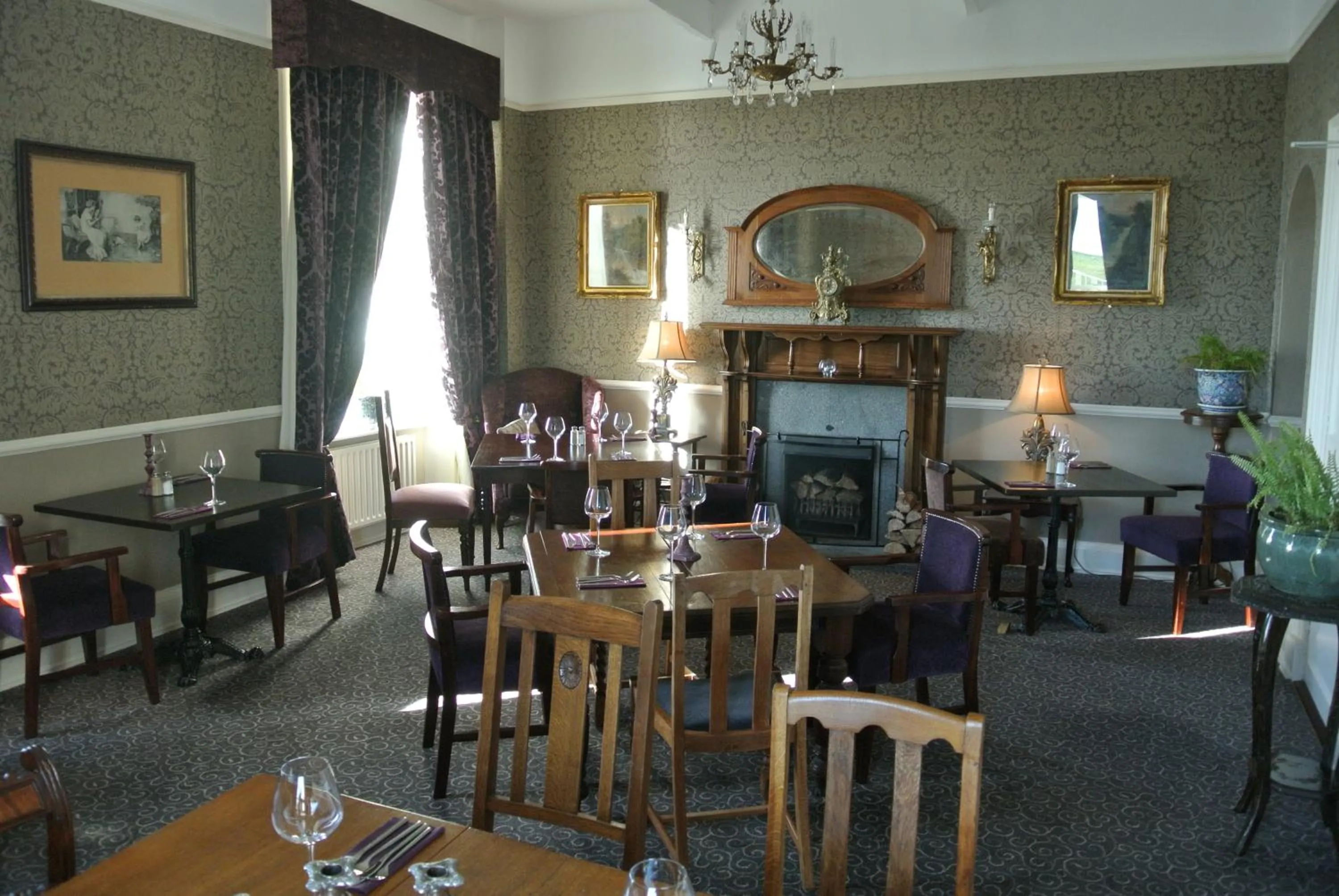 Restaurant/places to eat in Causeway Hotel