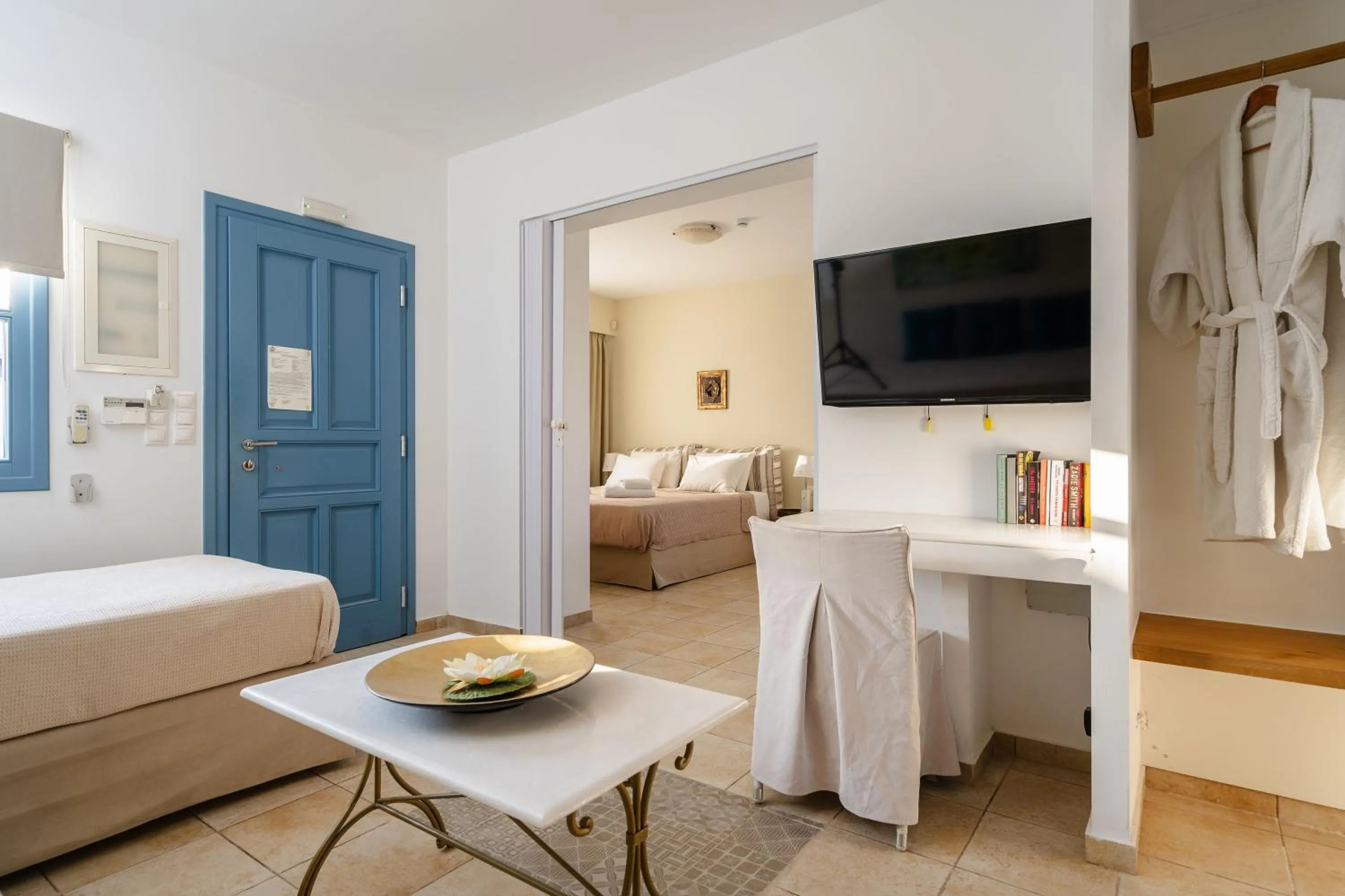 Patio, Bed in Mitos Suites