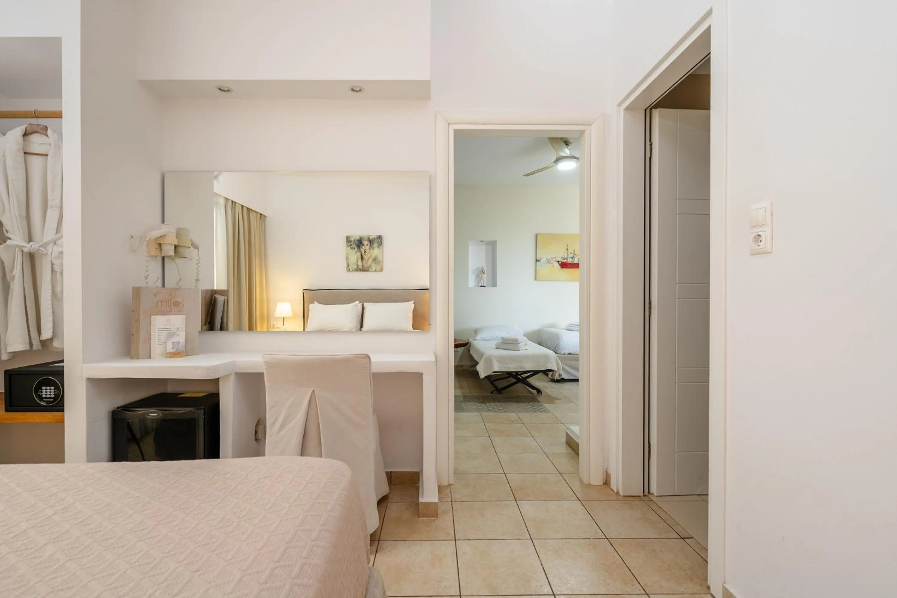 Shower, Bed in Mitos Suites