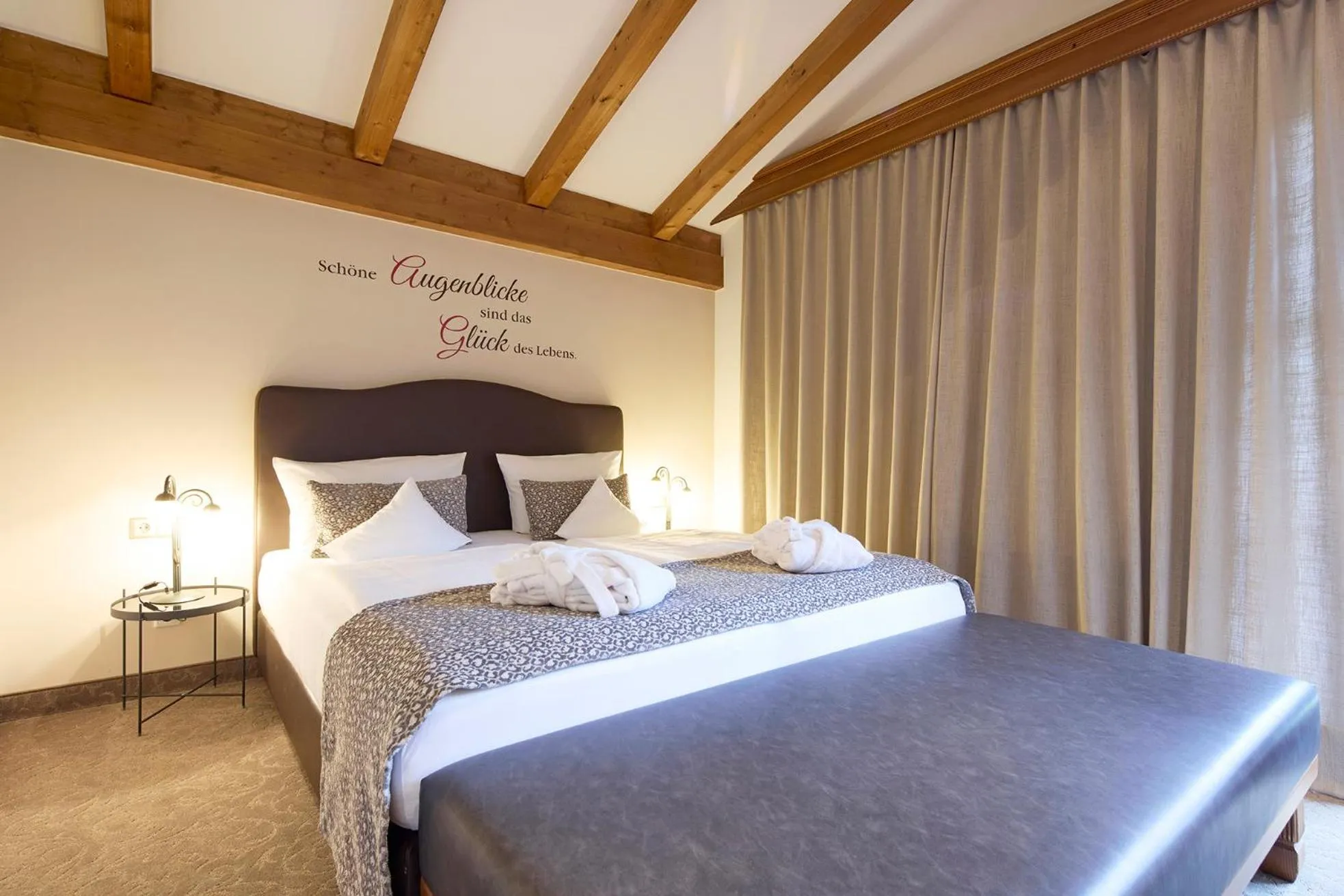 Bedroom, Bed in Hotel Hubertus